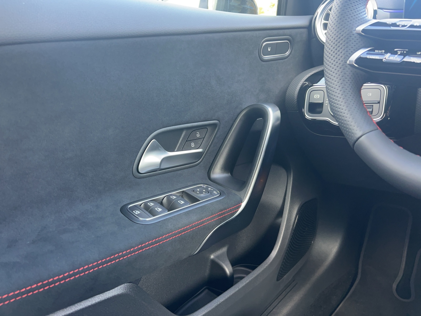MERCEDES-BENZ A 180 7G-DCT-image-15