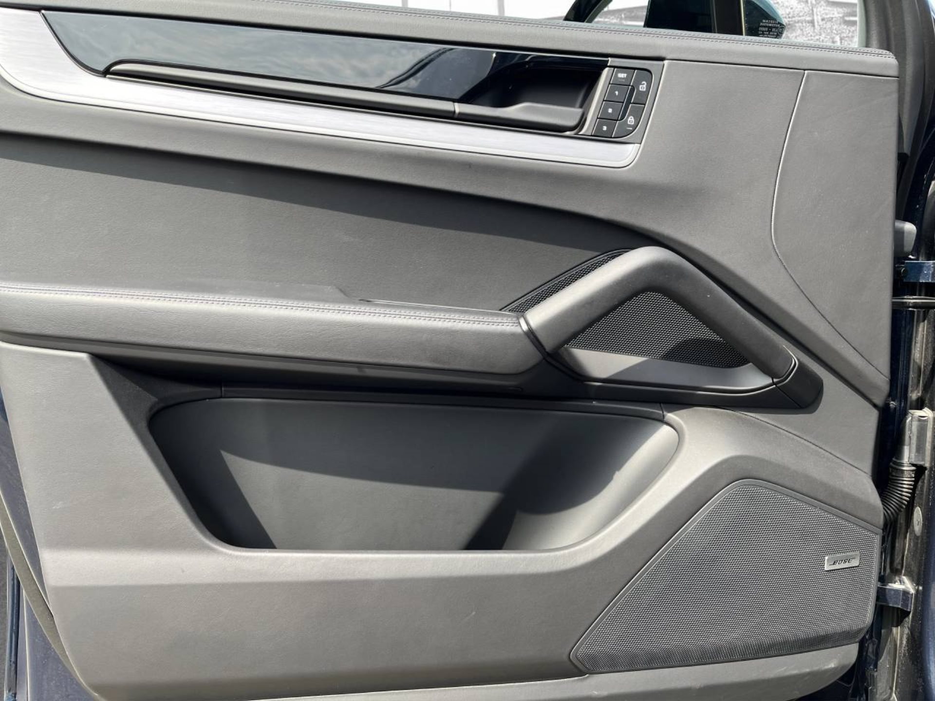 PORSCHE Cayenne E-Hybrid-image-19
