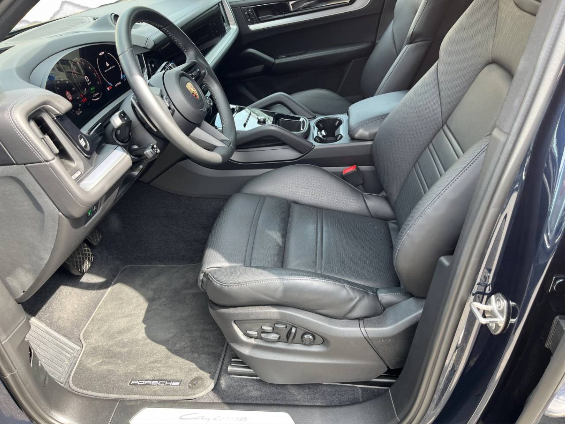 PORSCHE Cayenne E-Hybrid-image-3