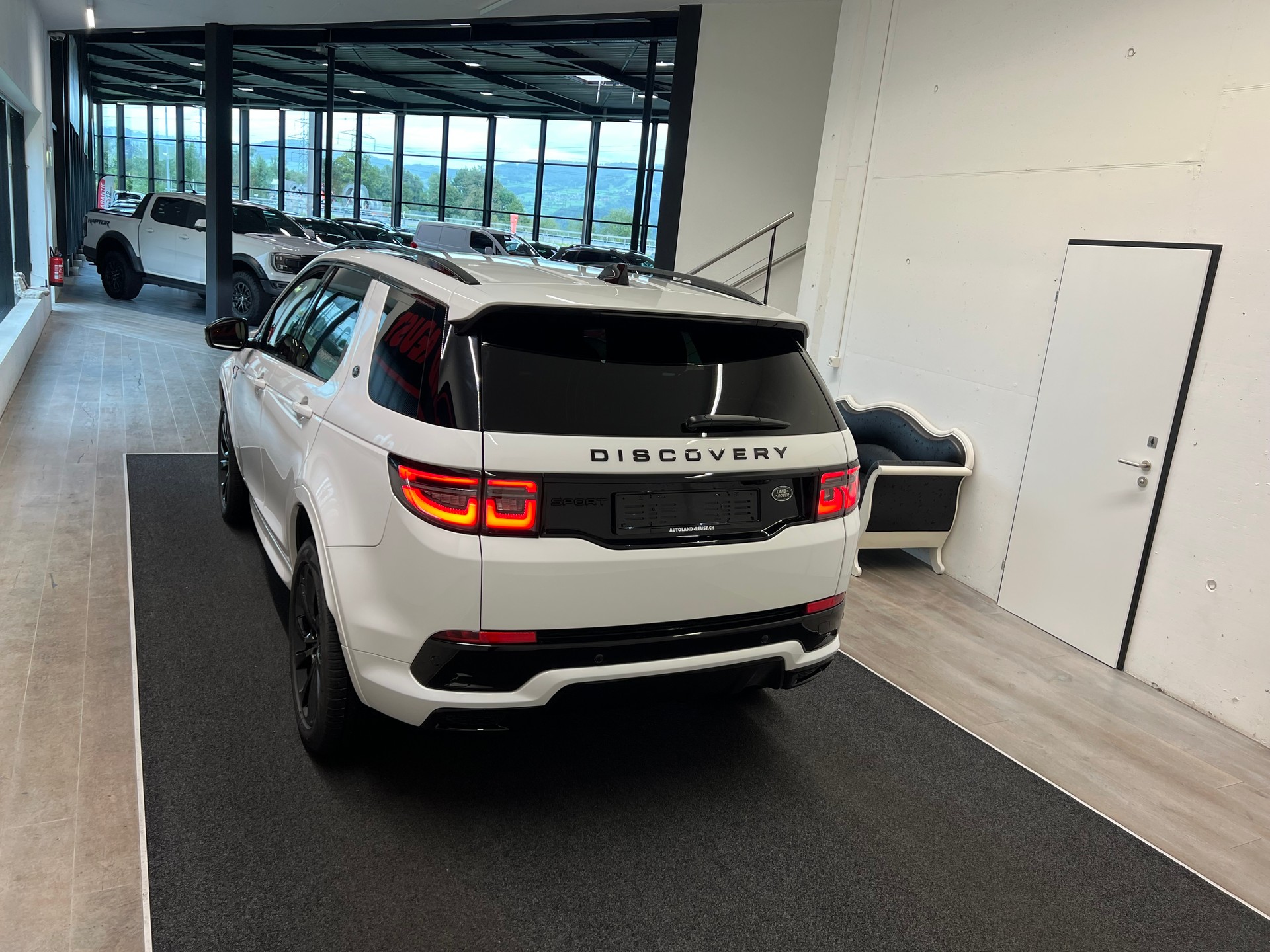 LAND ROVER Discovery Sport R Dyn P200 2.0 Si4 MHEV SE AT9-image-8