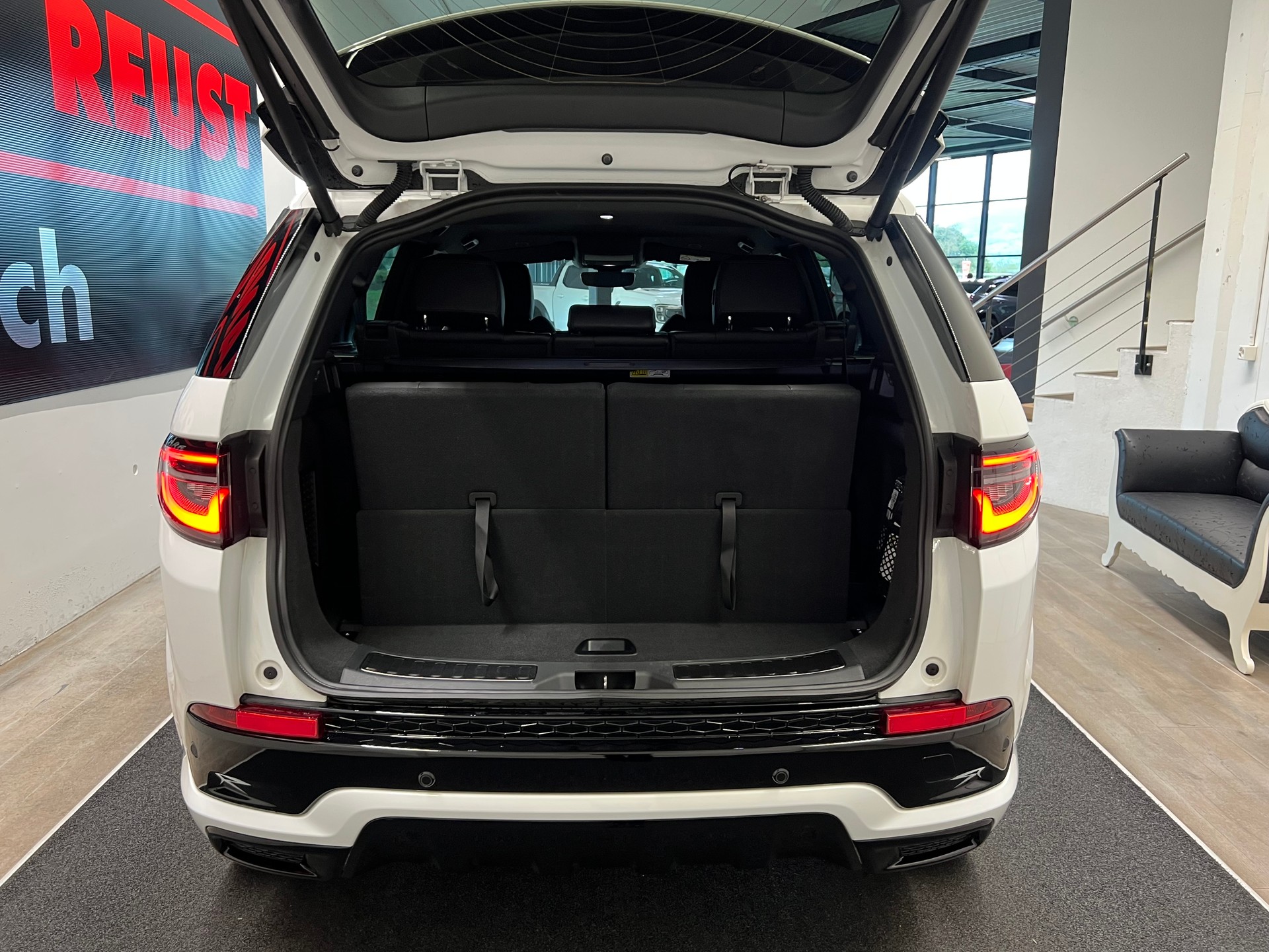 LAND ROVER Discovery Sport R Dyn P200 2.0 Si4 MHEV SE AT9-image-9