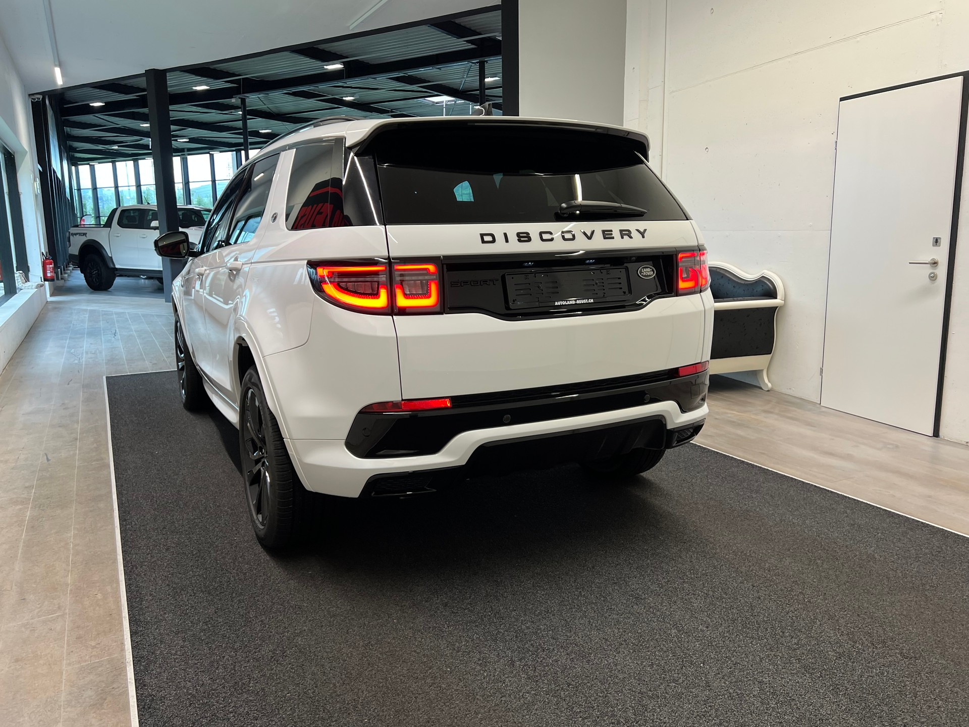 LAND ROVER Discovery Sport R Dyn P200 2.0 Si4 MHEV SE AT9-image-6