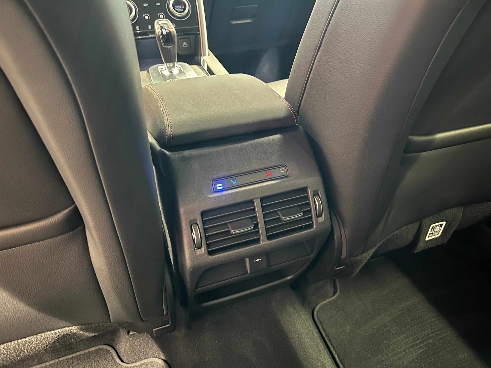 LAND ROVER Discovery Sport R Dyn P200 2.0 Si4 MHEV SE AT9-image-19