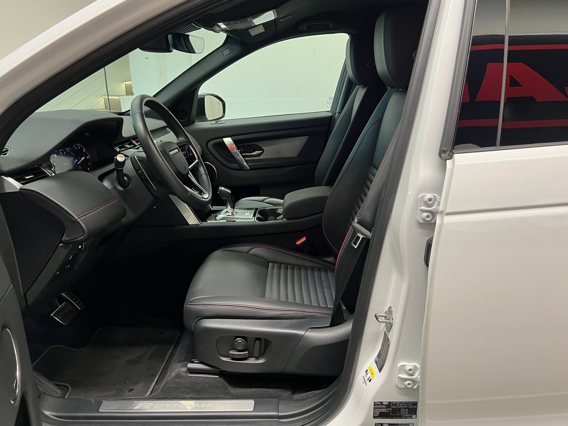 LAND ROVER Discovery Sport R Dyn P200 2.0 Si4 MHEV SE AT9-image-15