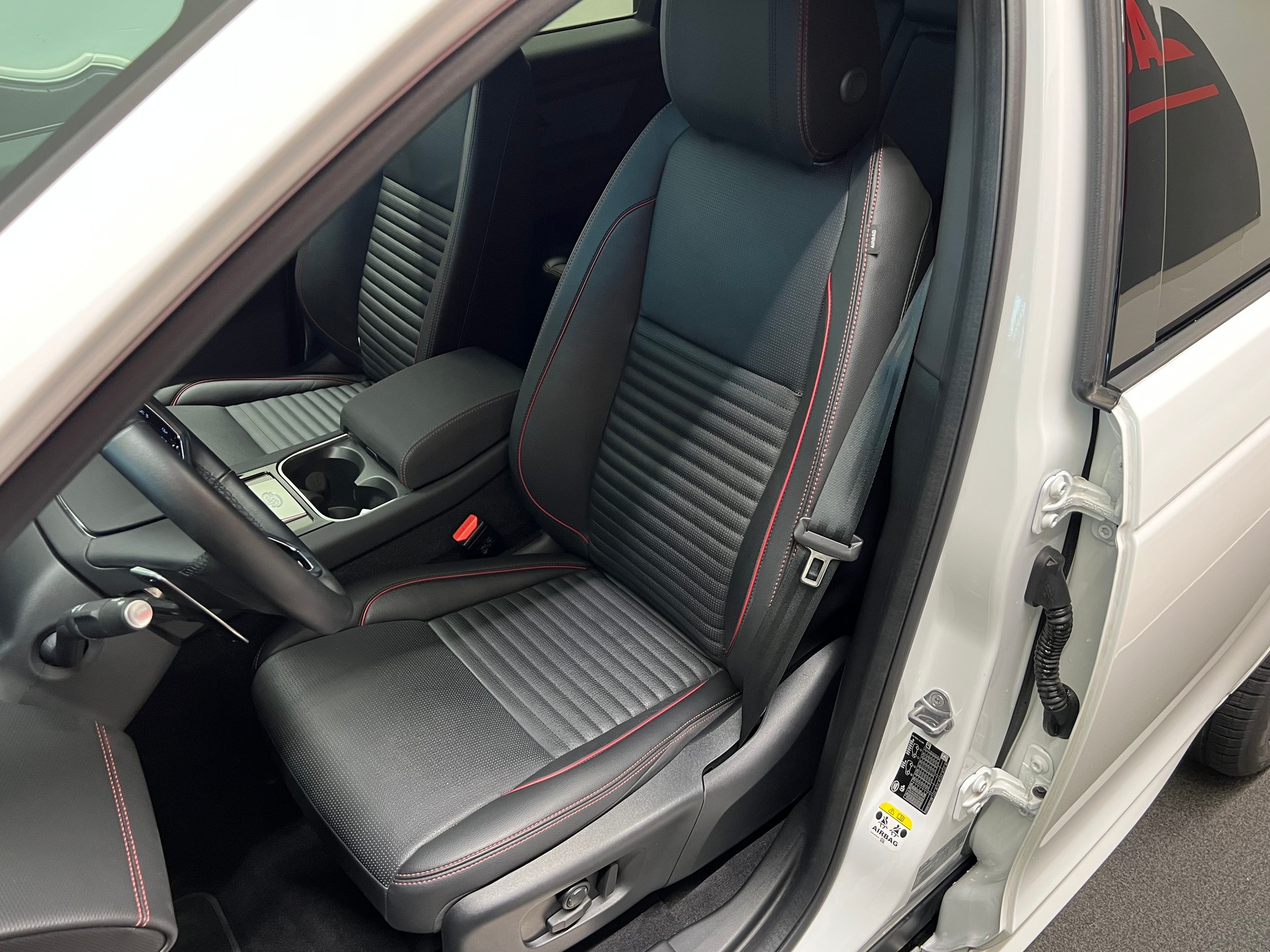 LAND ROVER Discovery Sport R Dyn P200 2.0 Si4 MHEV SE AT9-image-16