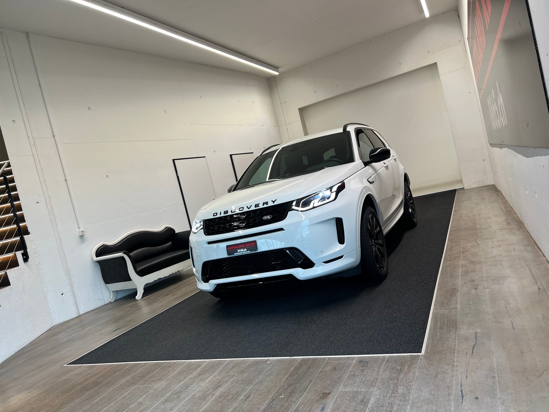 LAND ROVER Discovery Sport R Dyn P200 2.0 Si4 MHEV SE AT9-image-2
