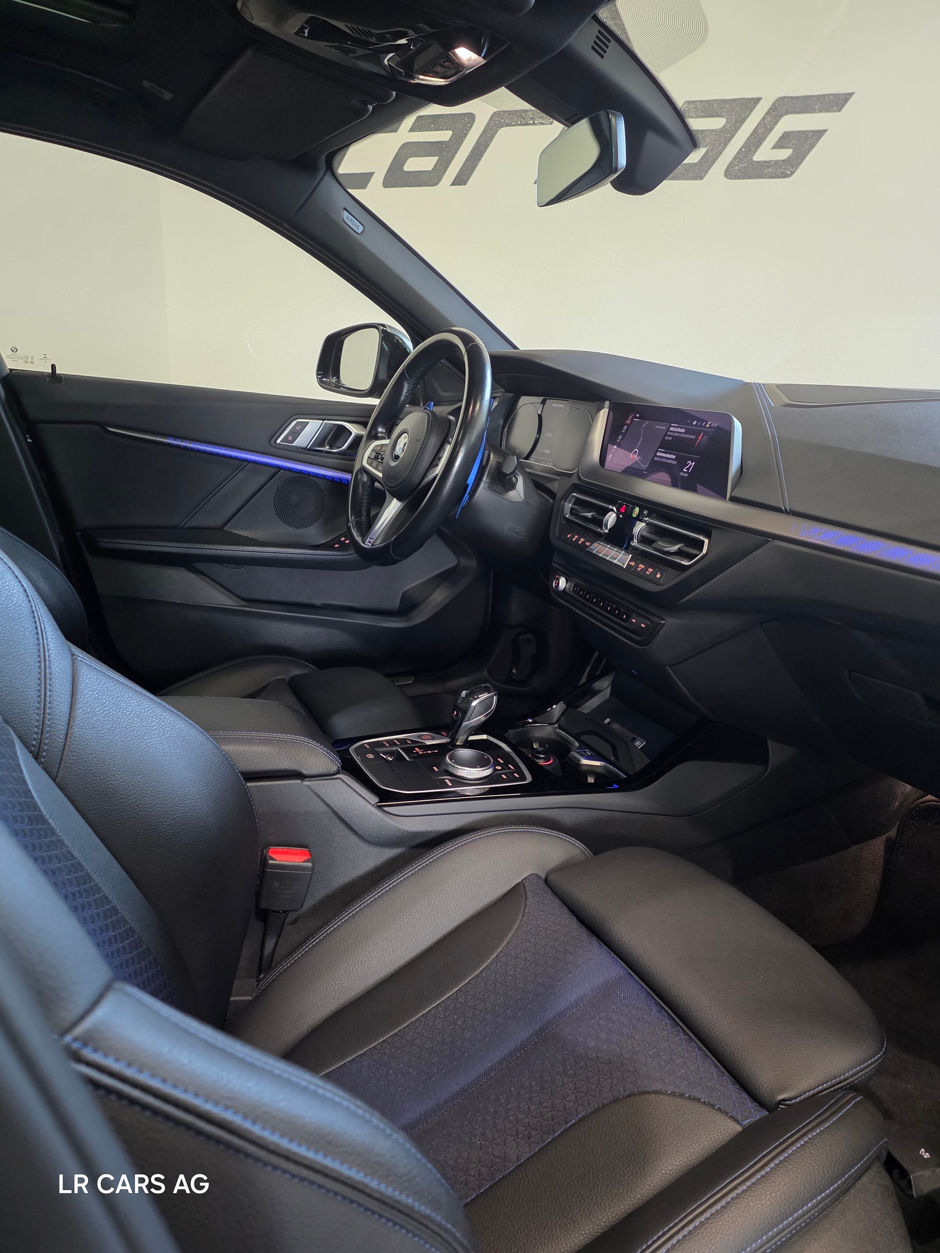 BMW BMW M135i xDrive Steptronic-image-12