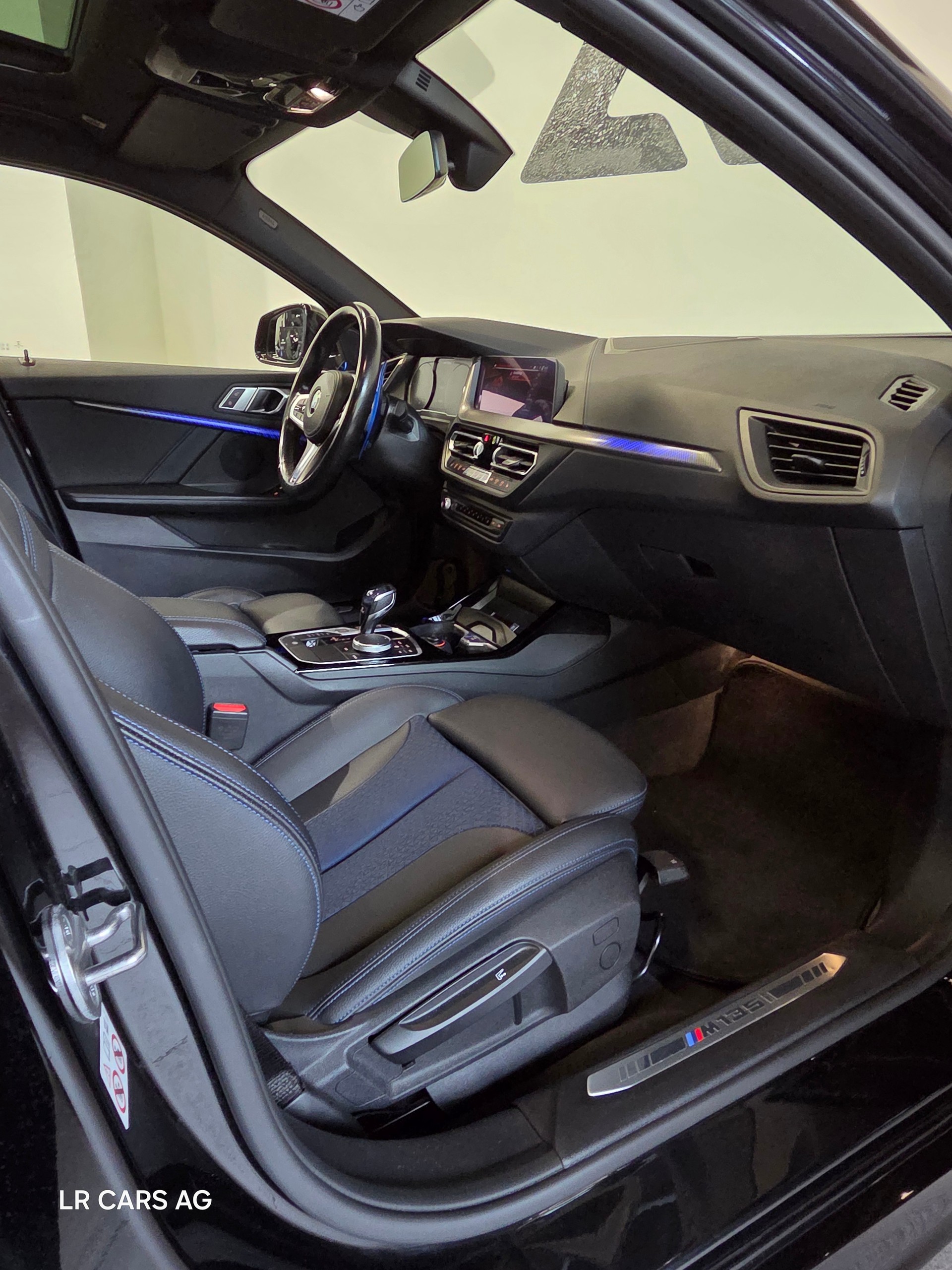 BMW BMW M135i xDrive Steptronic-image-6