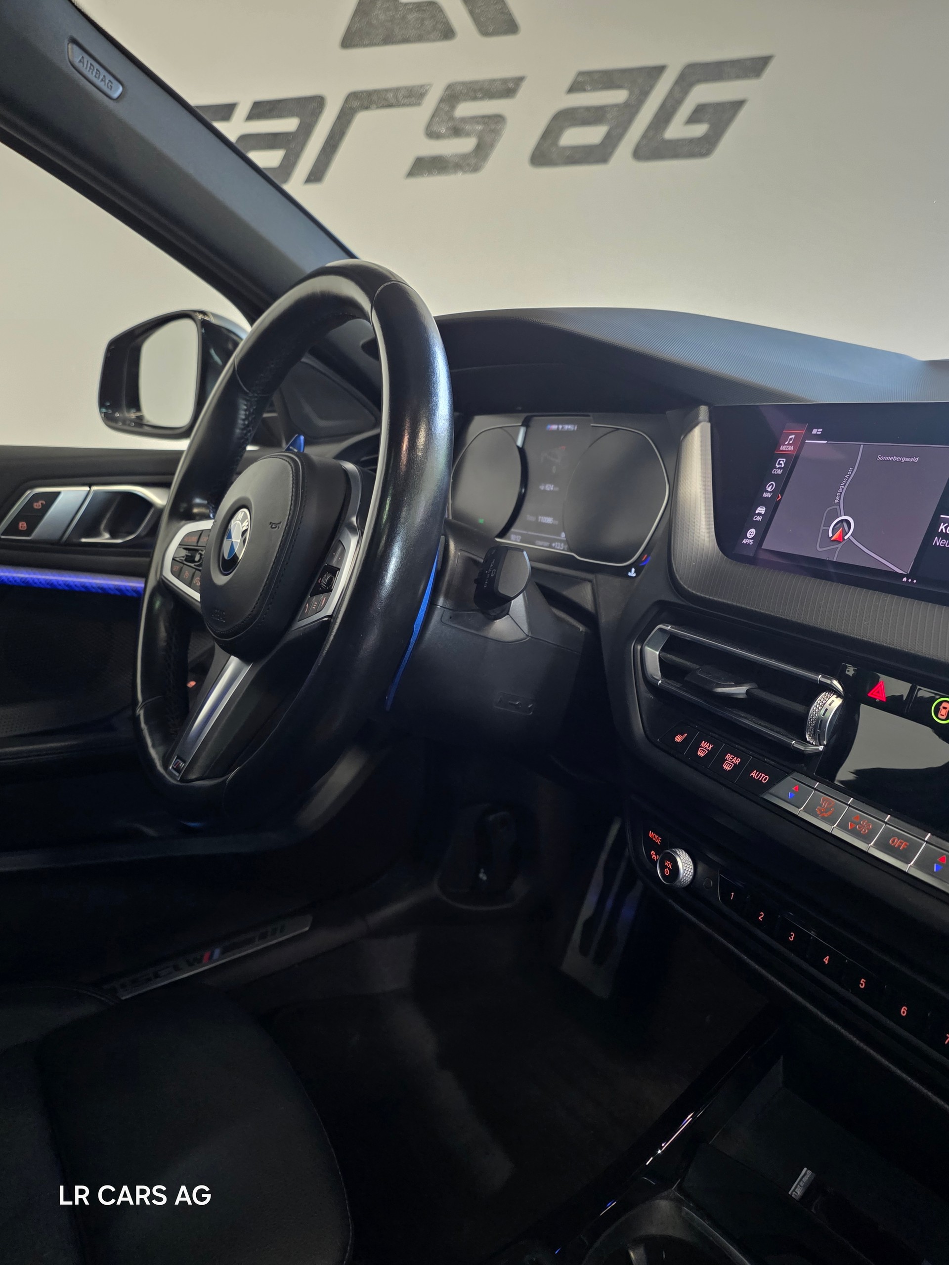 BMW BMW M135i xDrive Steptronic-image-10