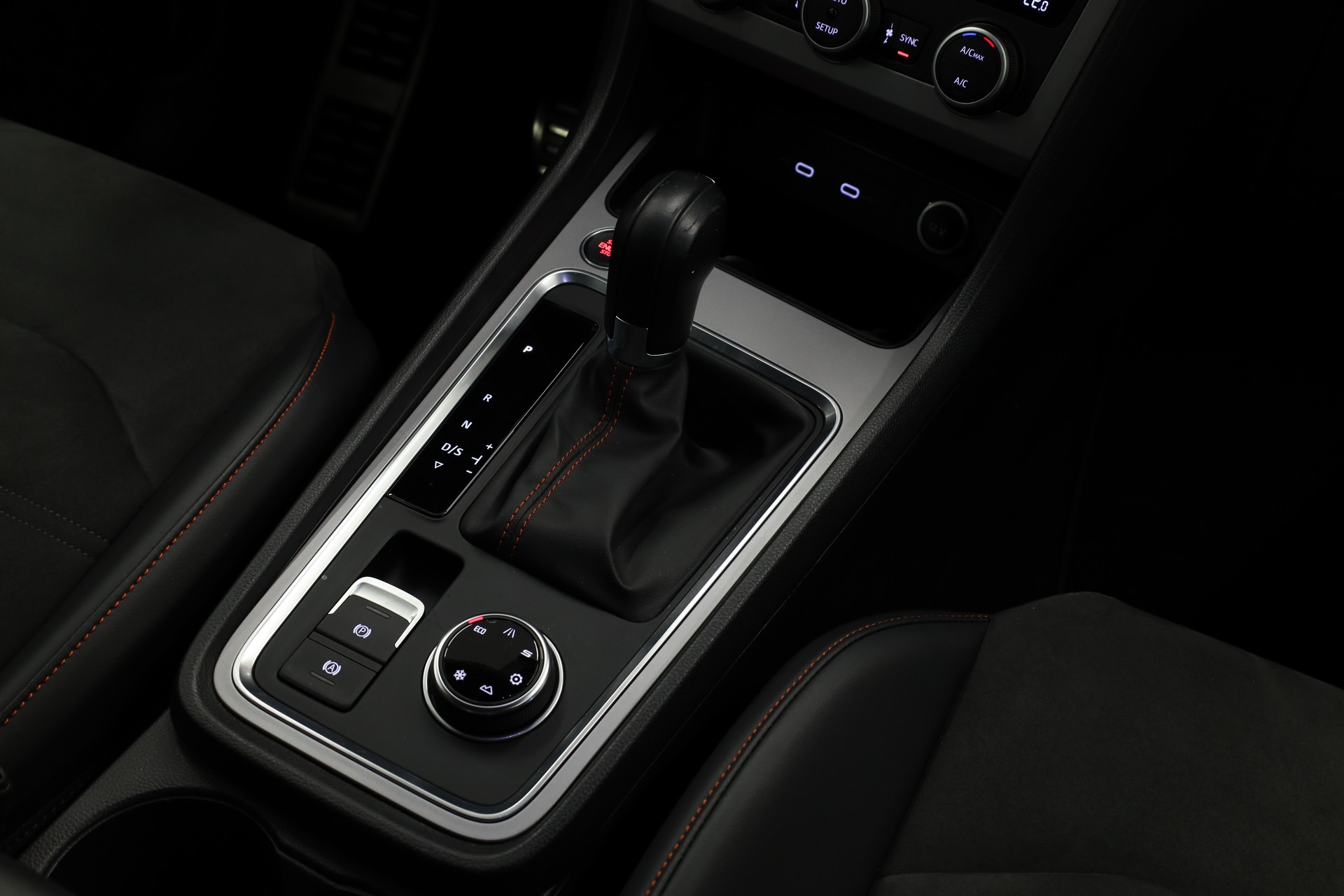 SEAT Ateca 2.0 TSI Hola FR 4Drive DSG-image-20