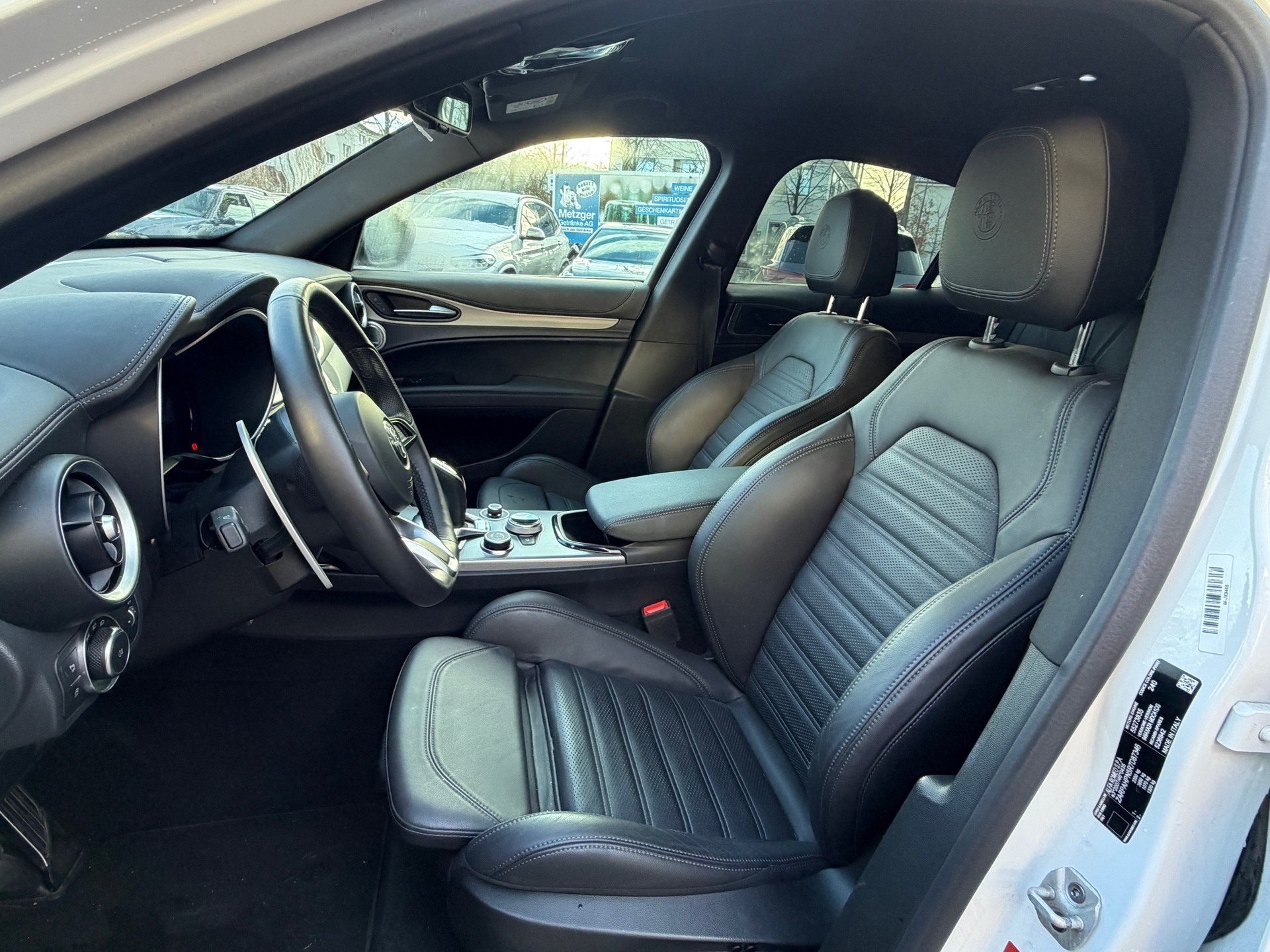 ALFA ROMEO Stelvio 2.0 Veloce Pack Premium Q4 AT8-showroom-element-2