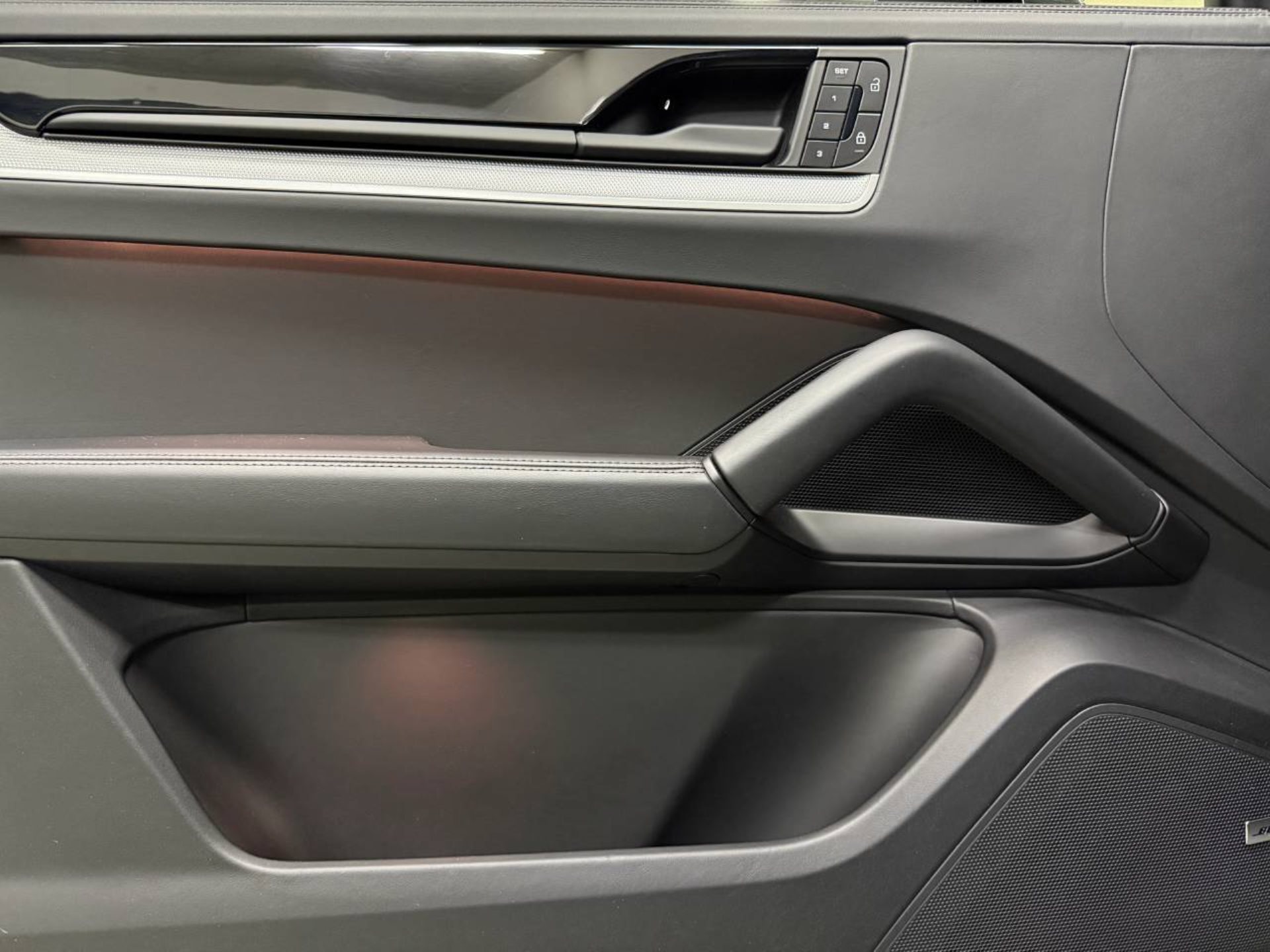 PORSCHE Cayenne-image-23