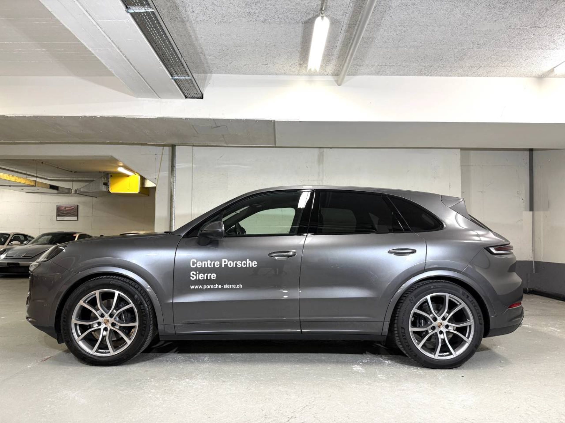 PORSCHE Cayenne-image-1