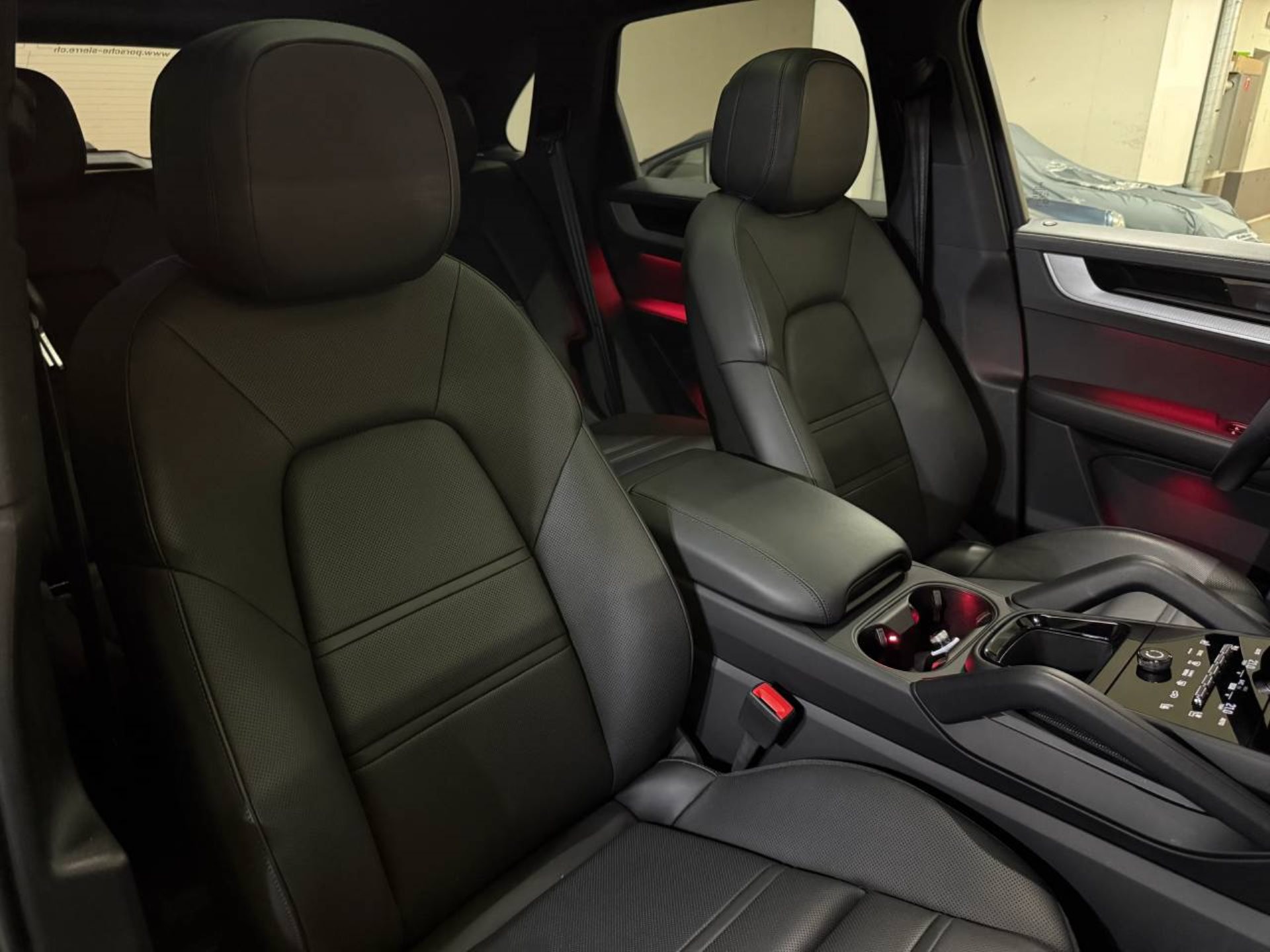 PORSCHE Cayenne-image-15