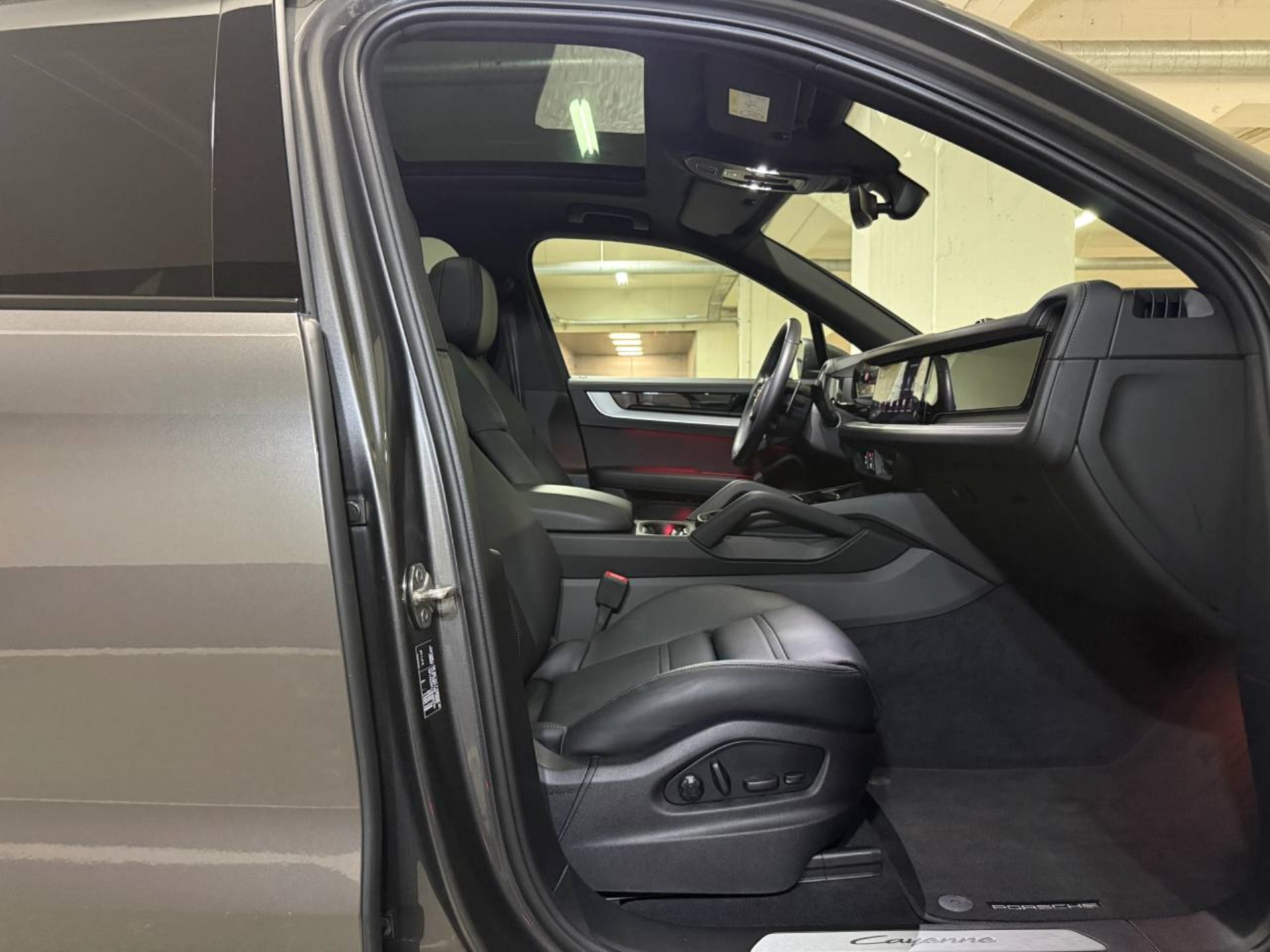 PORSCHE Cayenne-image-16