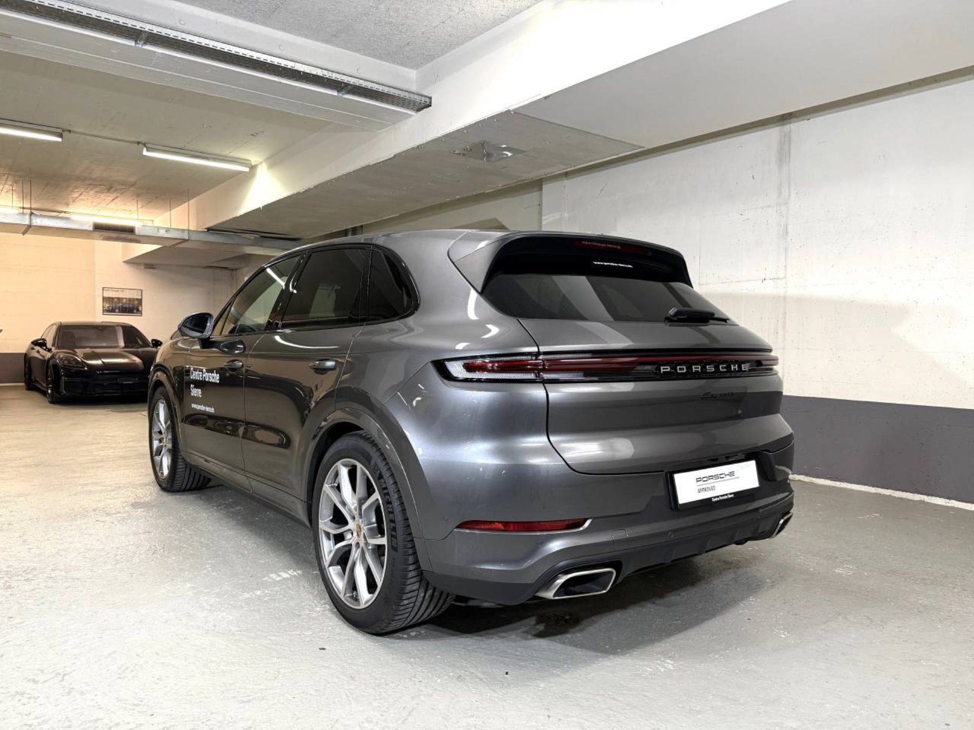 PORSCHE Cayenne-image-2