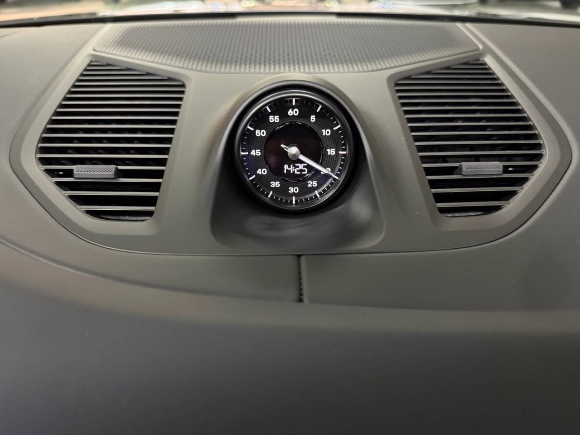 PORSCHE Cayenne-image-26