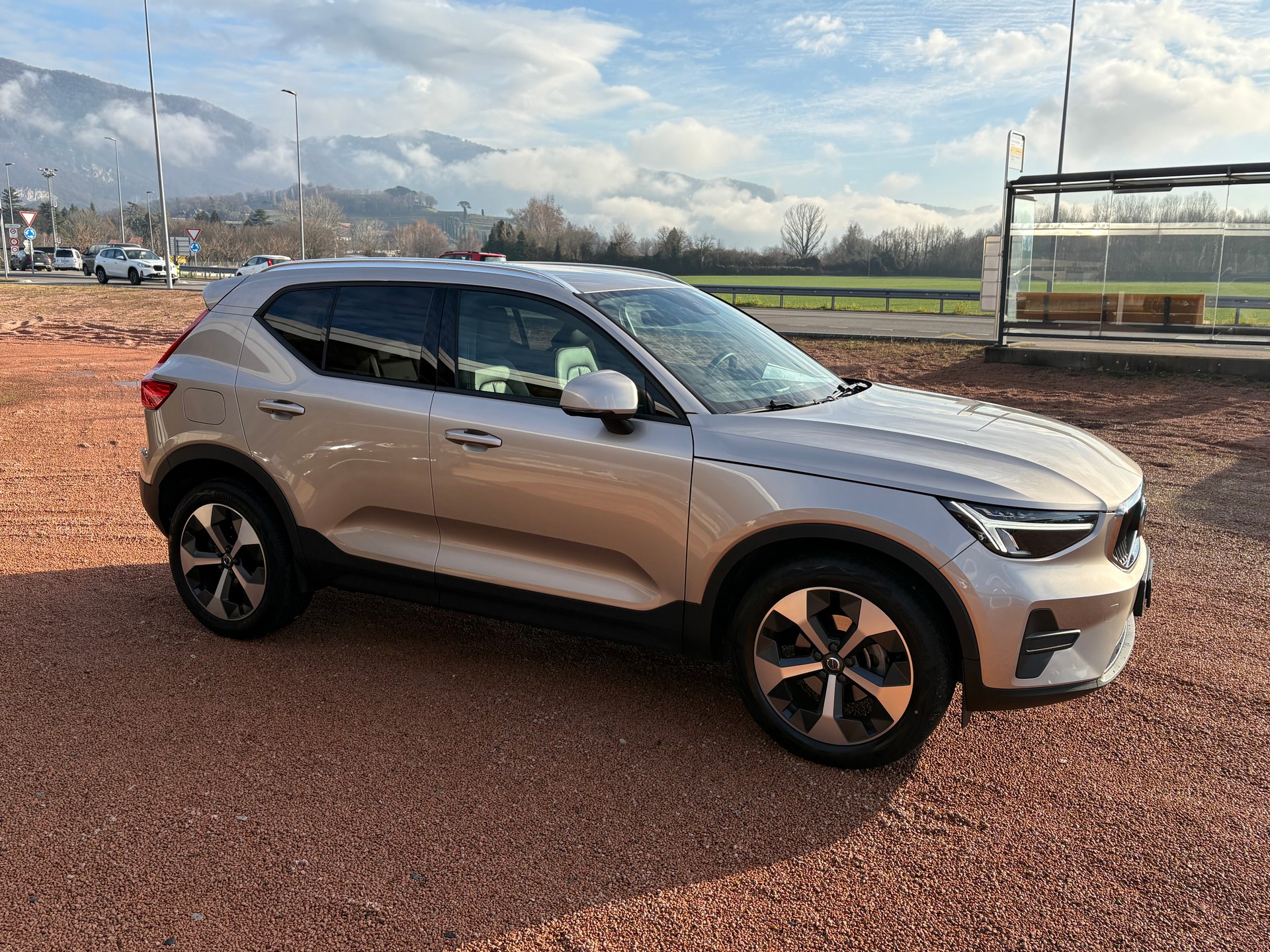 VOLVO XC40 T2 Core Geartronic-image-1