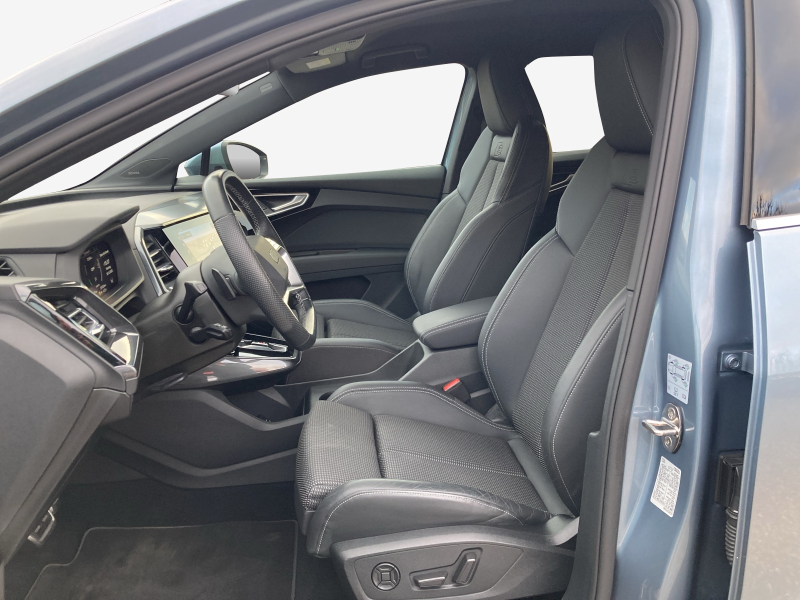 AUDI Q4 e-tron 50 quattro-image-8