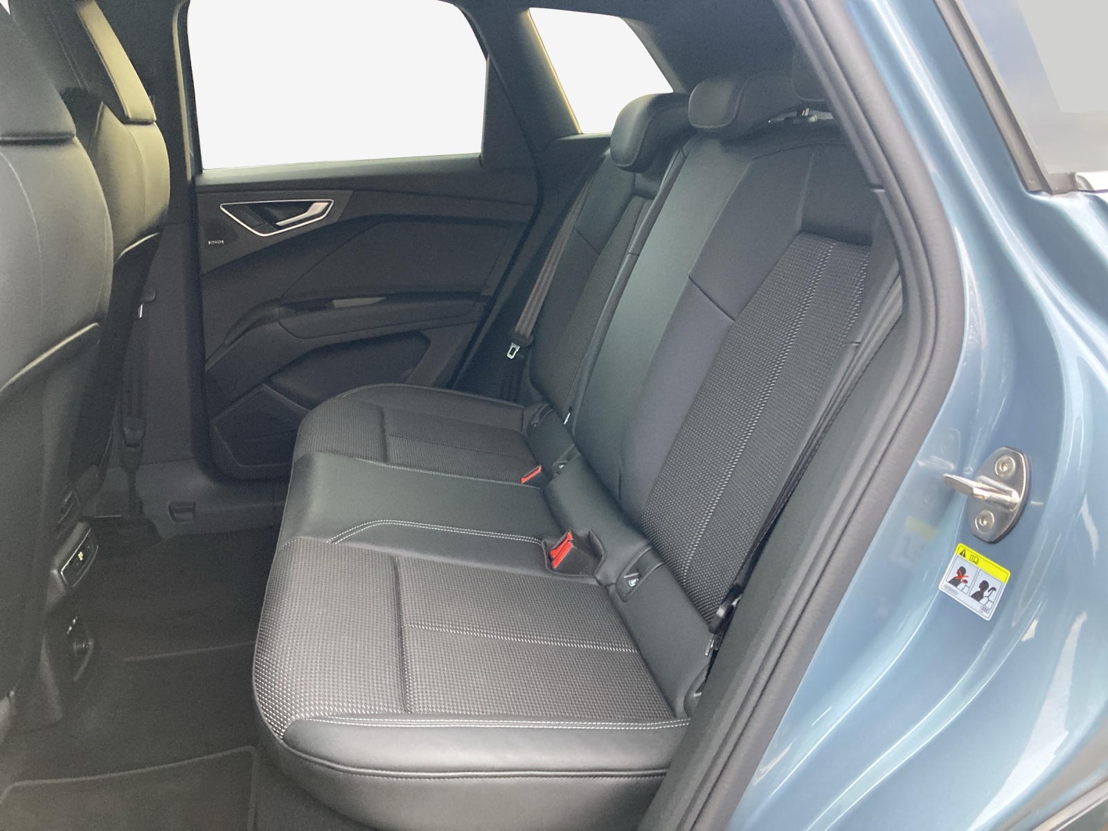 AUDI Q4 e-tron 50 quattro-image-12