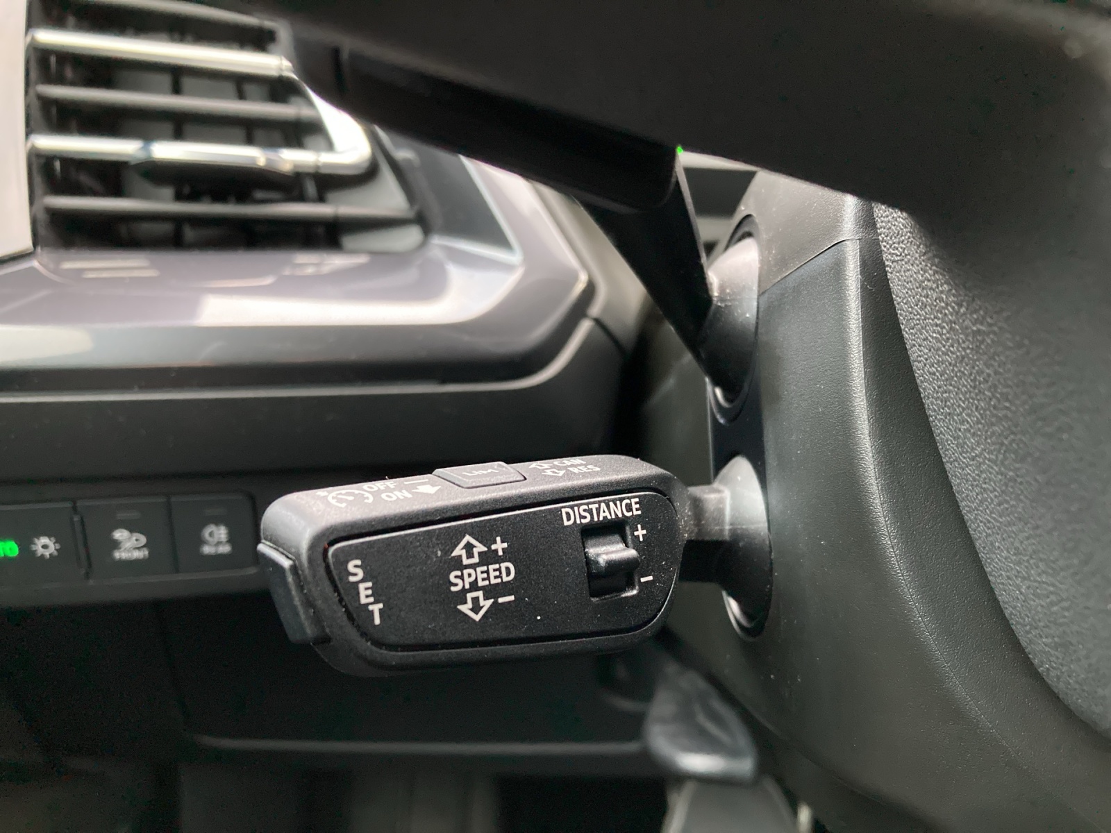 AUDI Q4 e-tron 50 quattro-image-16