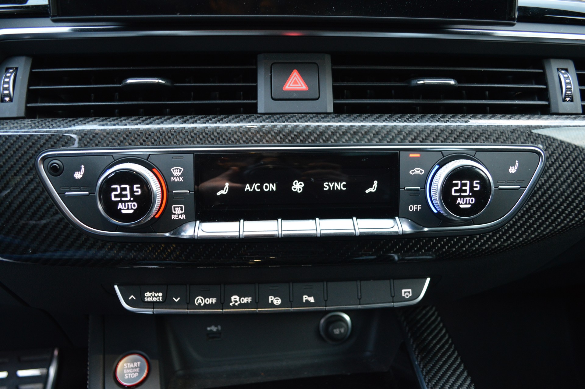 AUDI RS4 Avant quattro tiptronic-image-16