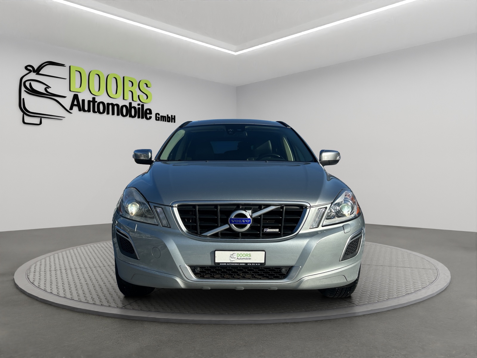 VOLVO XC60 T6 AWD R-Design Geartronic-image-1