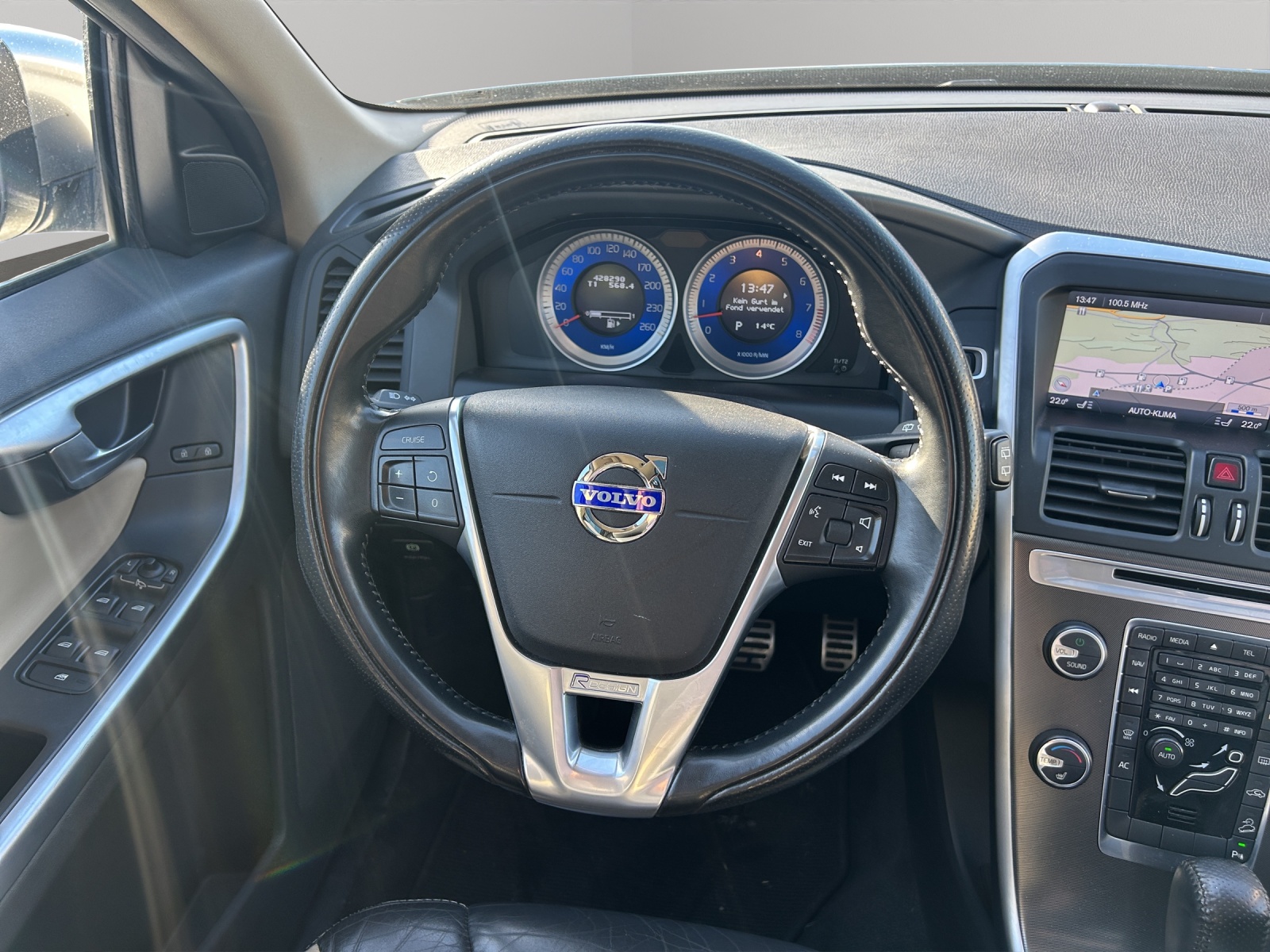 VOLVO XC60 T6 AWD R-Design Geartronic-image-15