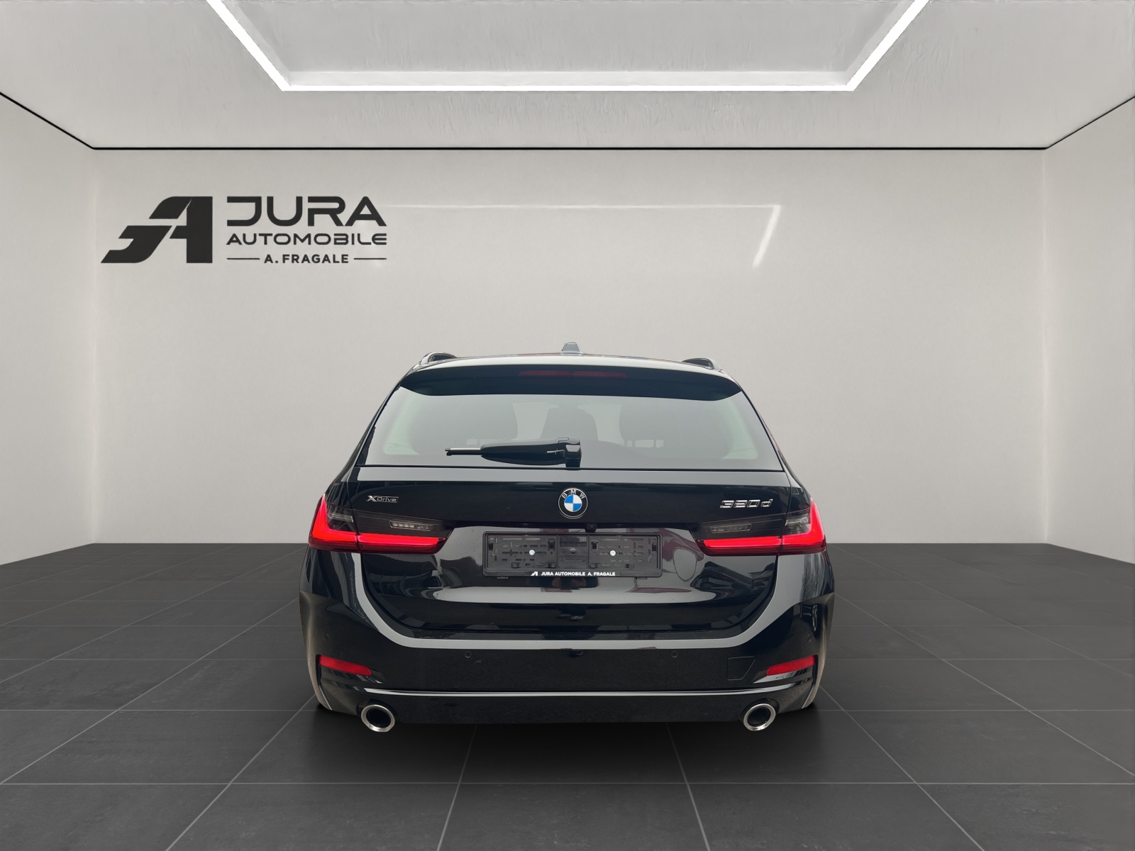 BMW 320d xDrive Touring-image-5