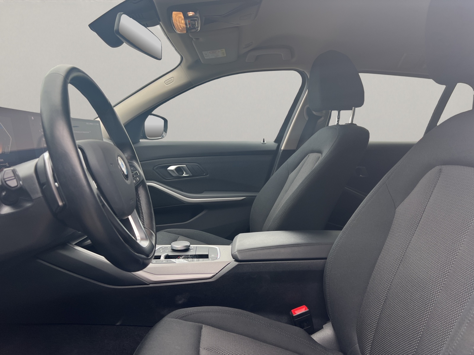 BMW 320d xDrive Touring-image-10