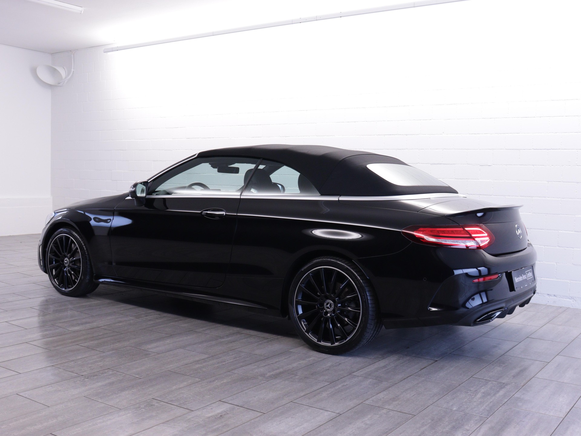 MERCEDES-BENZ C 300 AMG Line 4matic Cabriolet-showroom-element-2