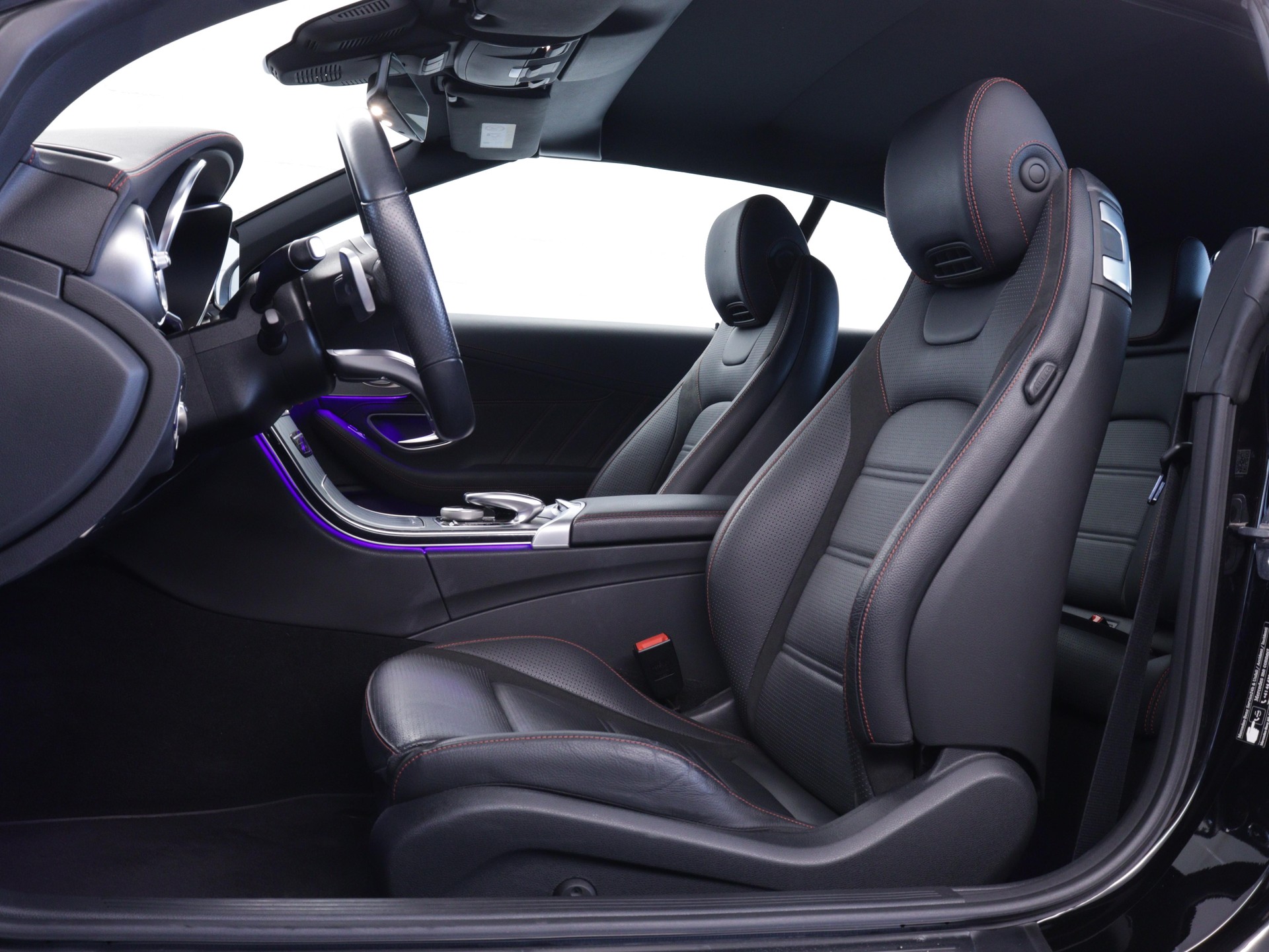 MERCEDES-BENZ C 300 AMG Line 4matic Cabriolet-image-11
