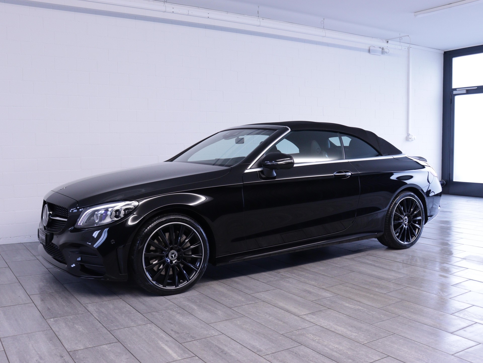 MERCEDES-BENZ C 300 AMG Line 4matic Cabriolet-showroom-element-1