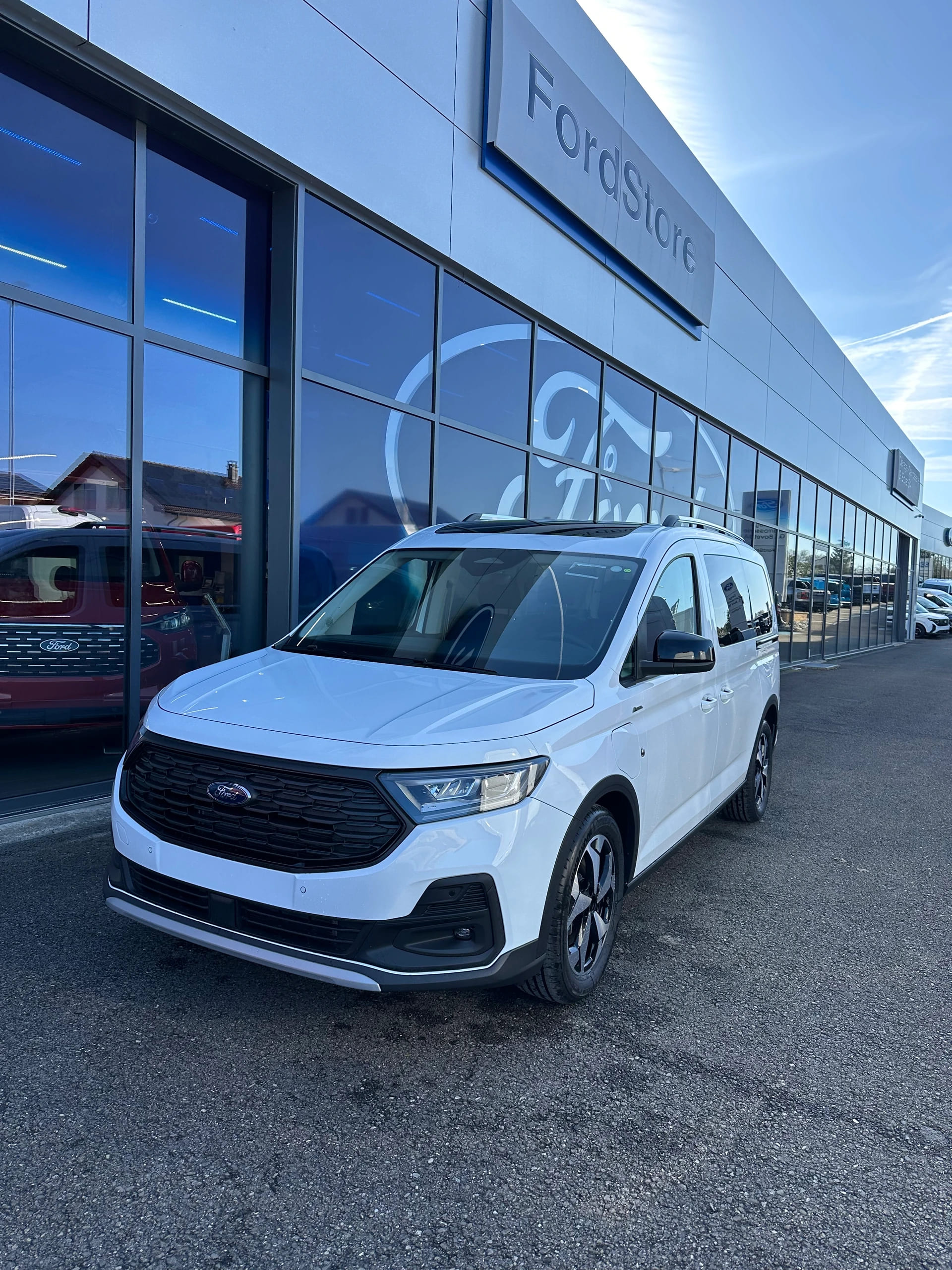 FORD TOURNEO CONNECT Grand 1.5 EcoB Active/PHEV/Aut.-image-1