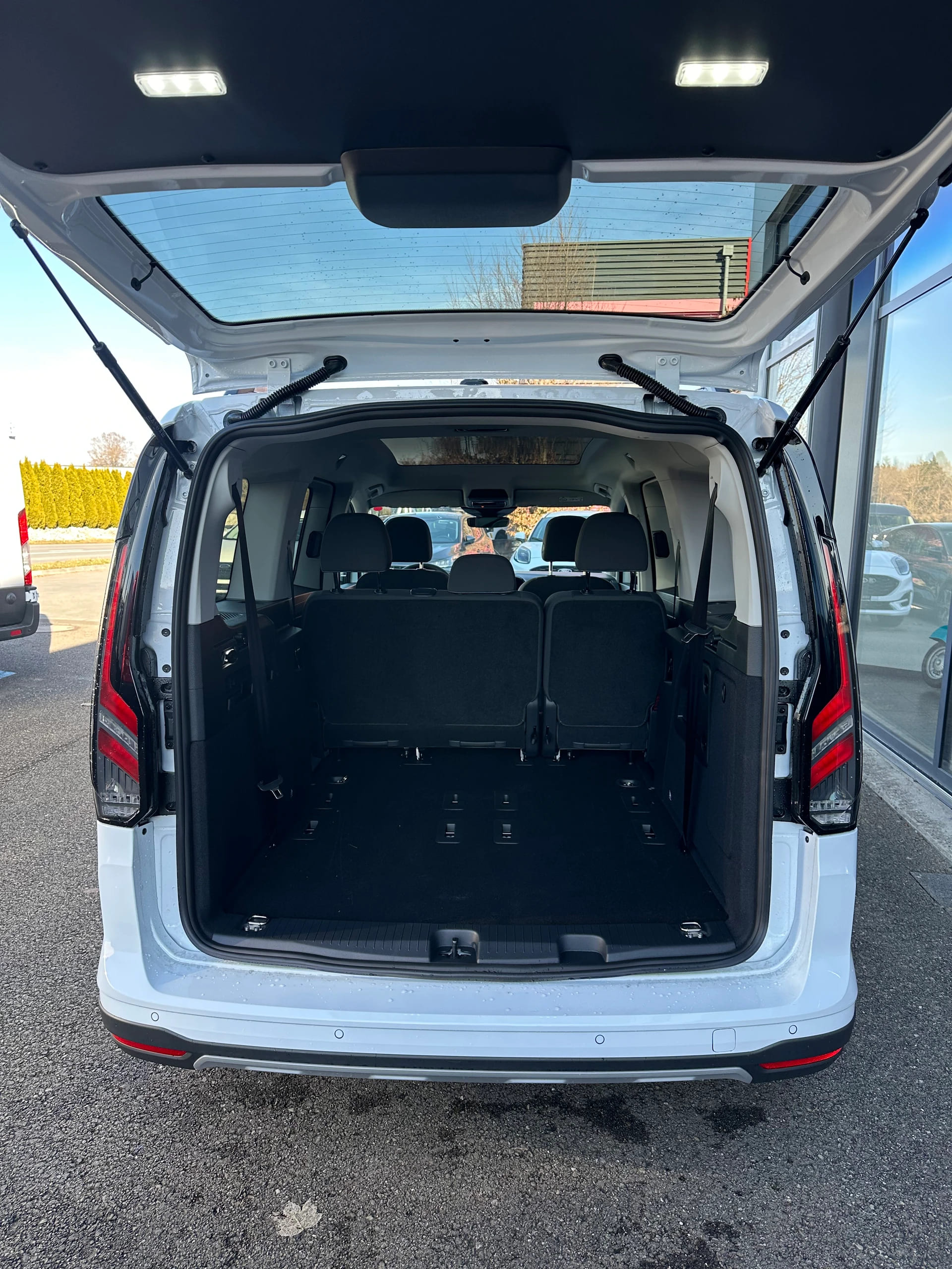FORD TOURNEO CONNECT Grand 1.5 EcoB Active/PHEV/Aut.-image-5