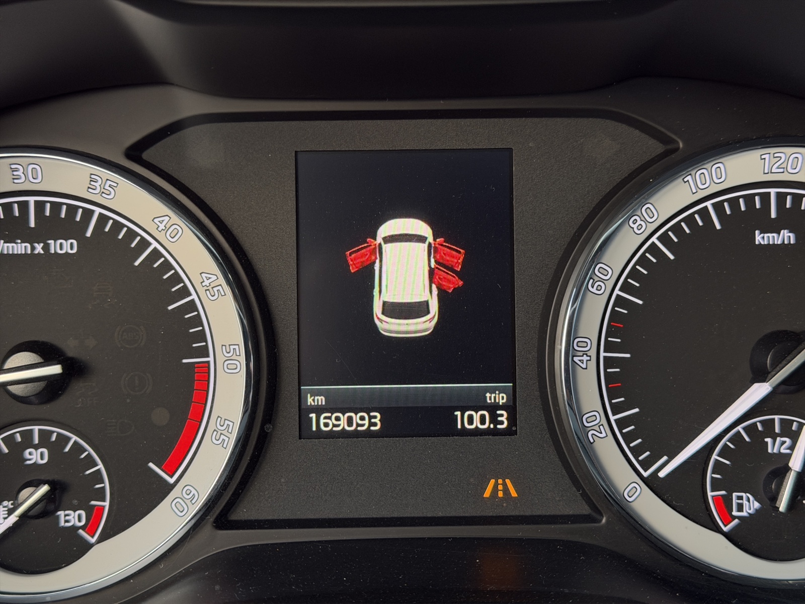 SKODA Karoq 2.0 TDI CR Style 4x4 DSG-image-10