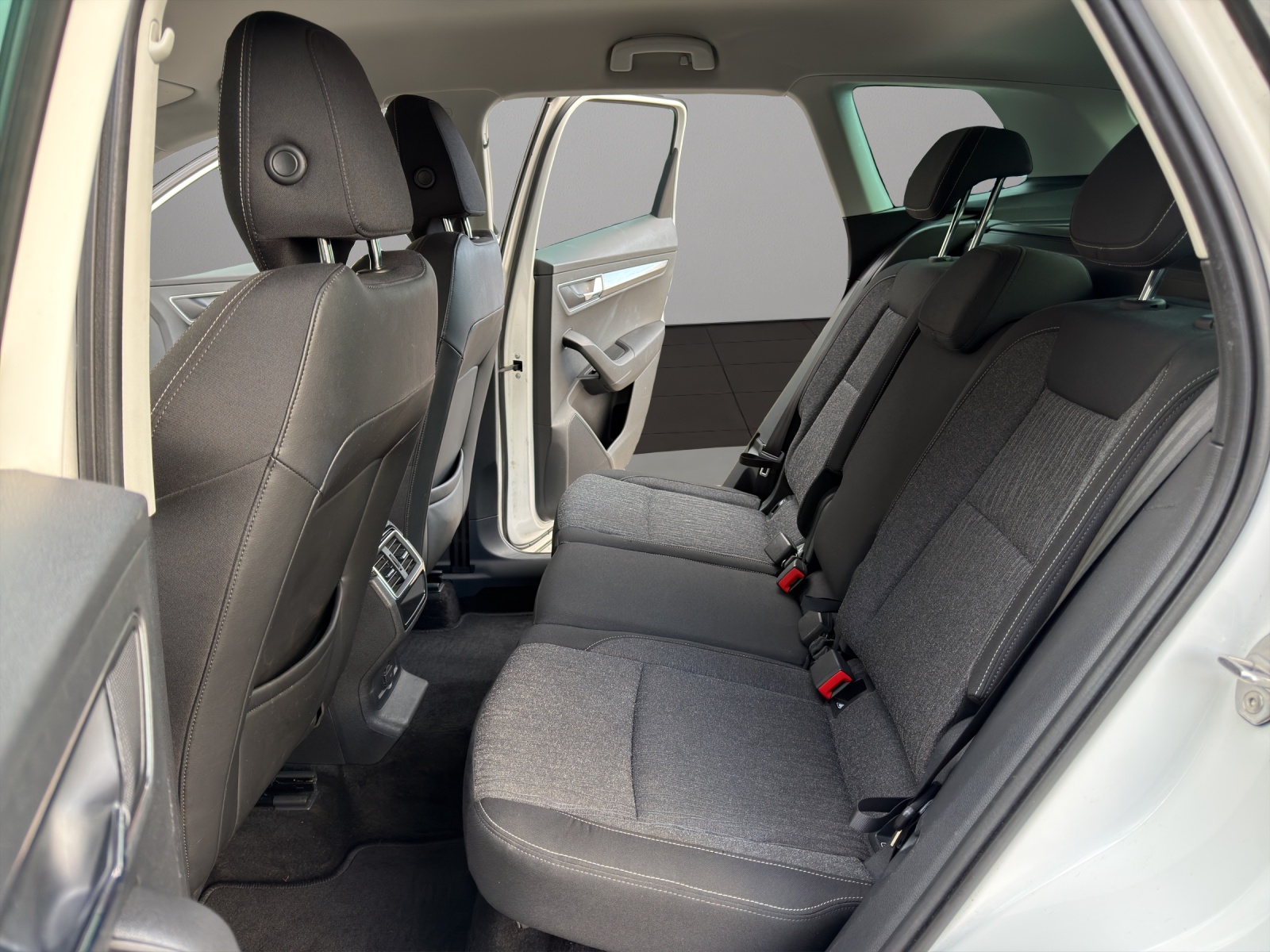SKODA Karoq 2.0 TDI CR Style 4x4 DSG-image-12