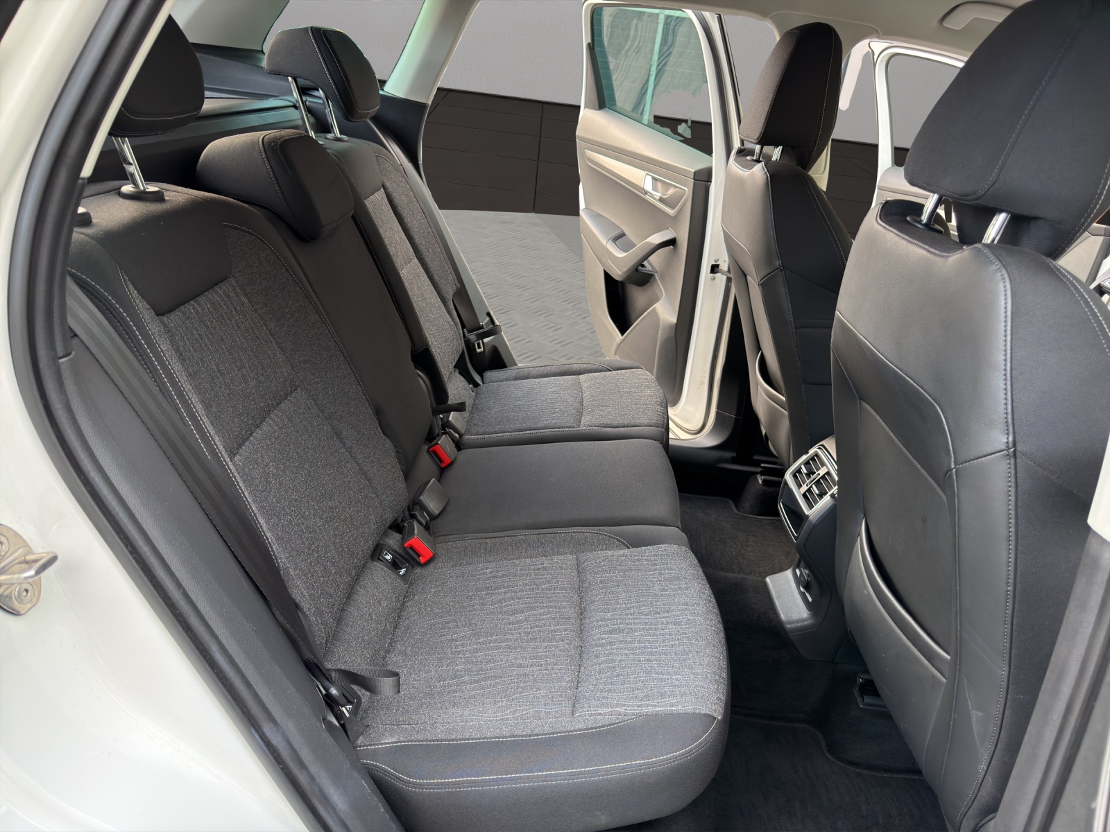 SKODA Karoq 2.0 TDI CR Style 4x4 DSG-image-17