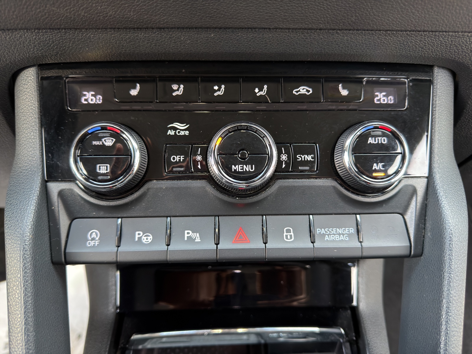 SKODA Karoq 2.0 TDI CR Style 4x4 DSG-image-15