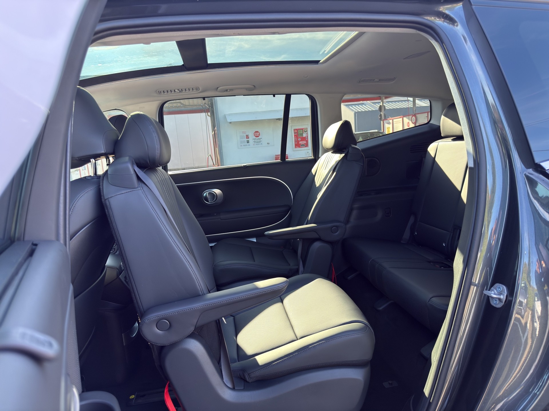 HYUNDAI IONIQ 9 Vertex Calligraphy 110kWh 4WD-image-17