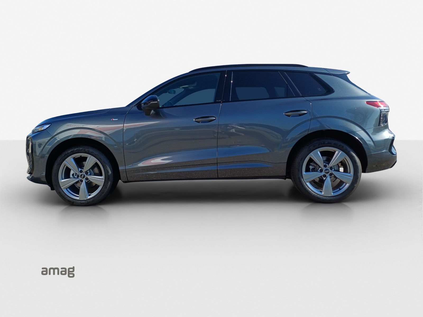 AUDI Q3 SUV 110 kW TFSI S tronic-image-1