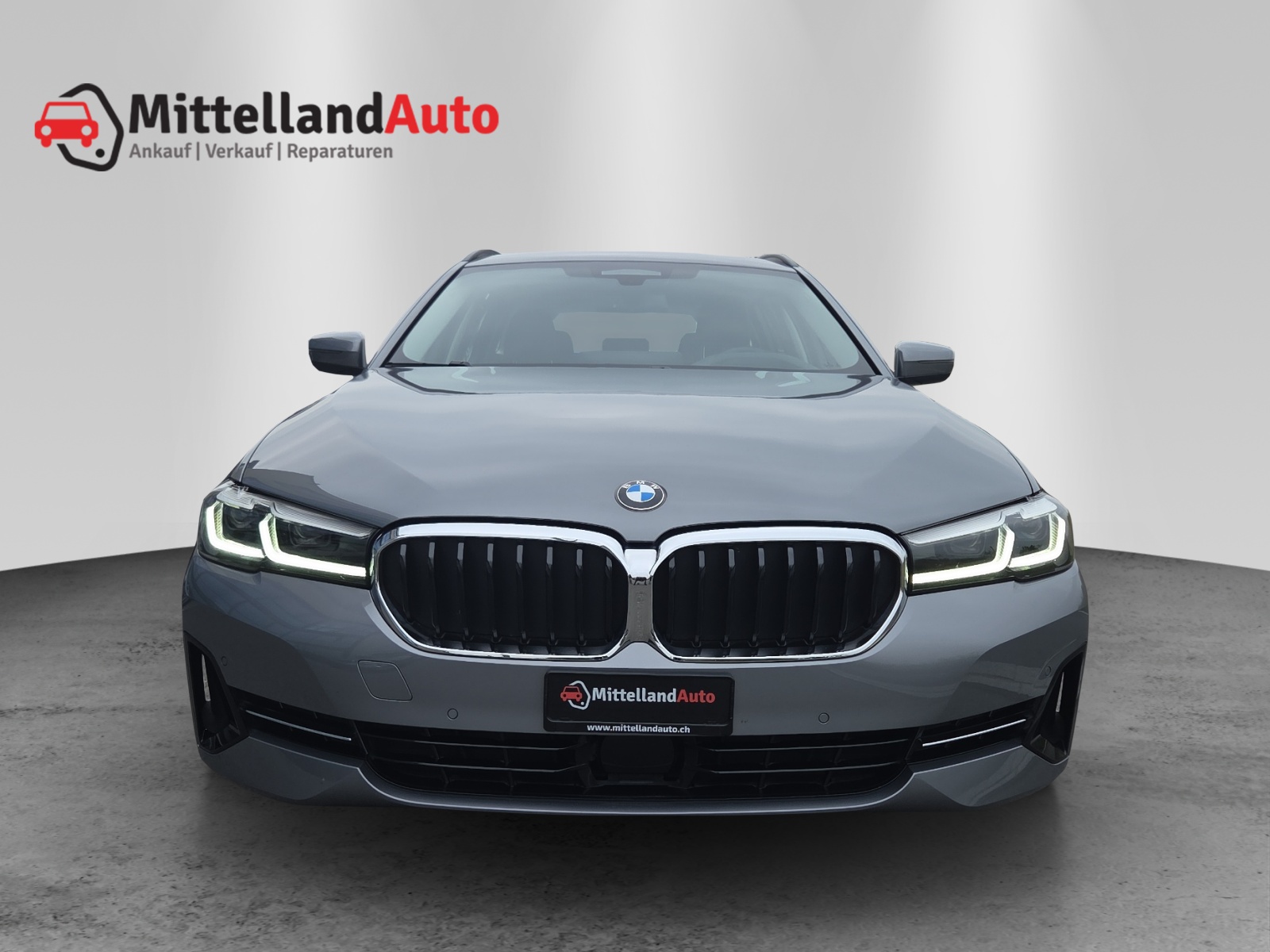 BMW 530d xDrive 48V Touring Steptronic-image-1