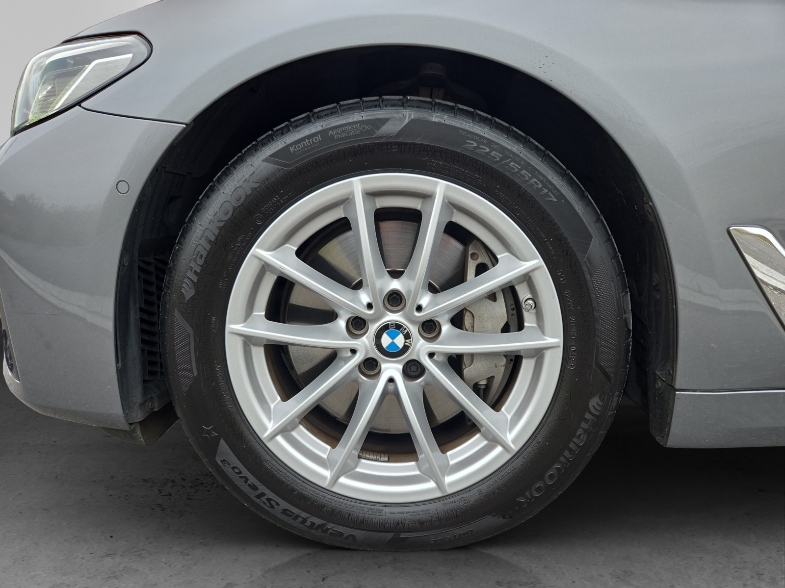 BMW 530d xDrive 48V Touring Steptronic-image-5