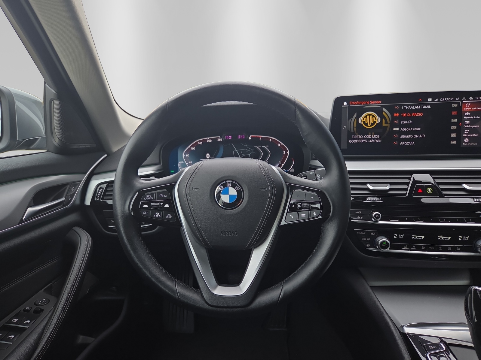 BMW 530d xDrive 48V Touring Steptronic-image-7