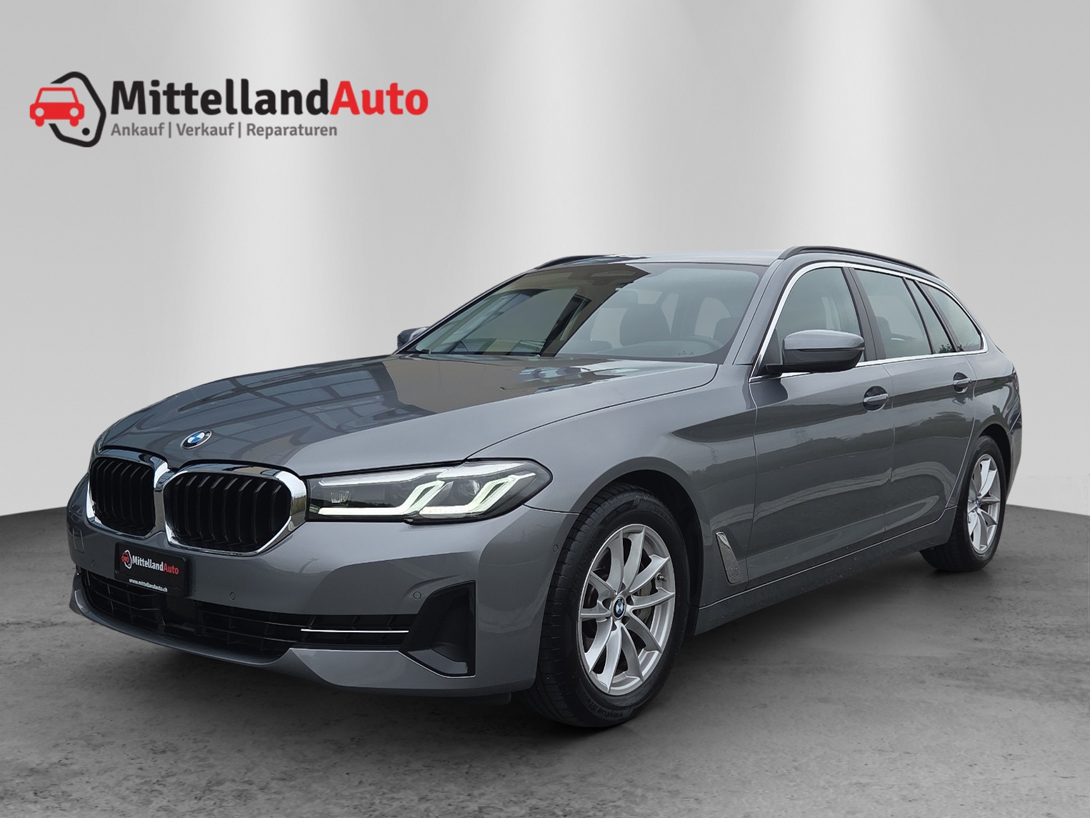 BMW 530d xDrive 48V Touring Steptronic-image-0