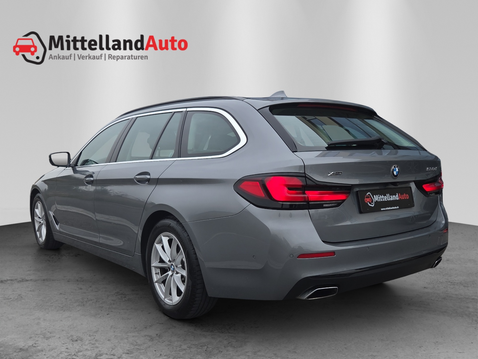 BMW 530d xDrive 48V Touring Steptronic-image-12