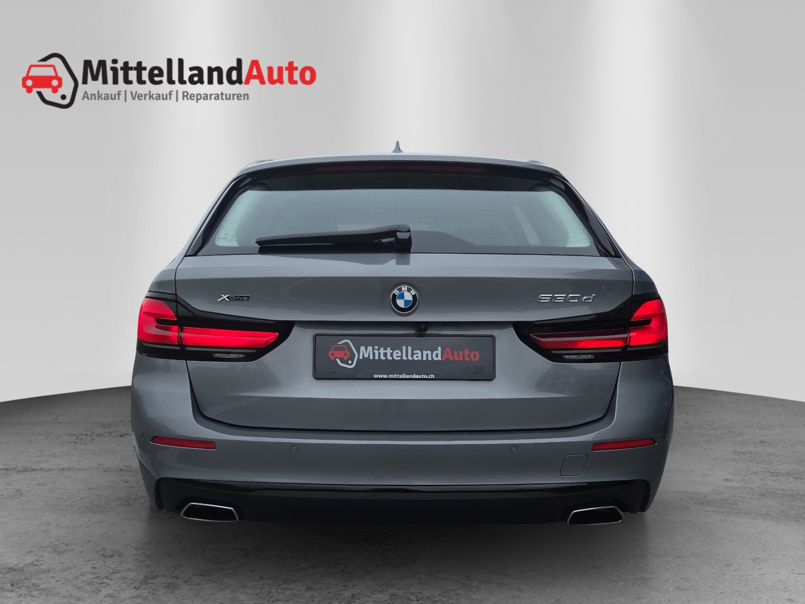 BMW 530d xDrive 48V Touring Steptronic-image-11