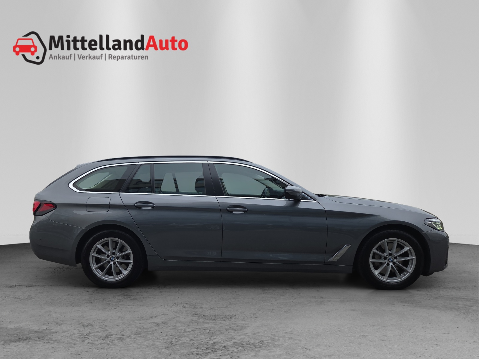 BMW 530d xDrive 48V Touring Steptronic-image-4