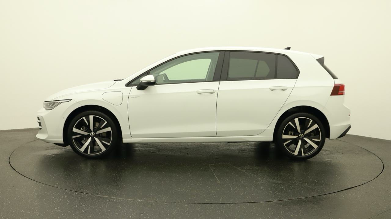 VW Golf VIII 1.5 TSI PHEV Limited-image-1