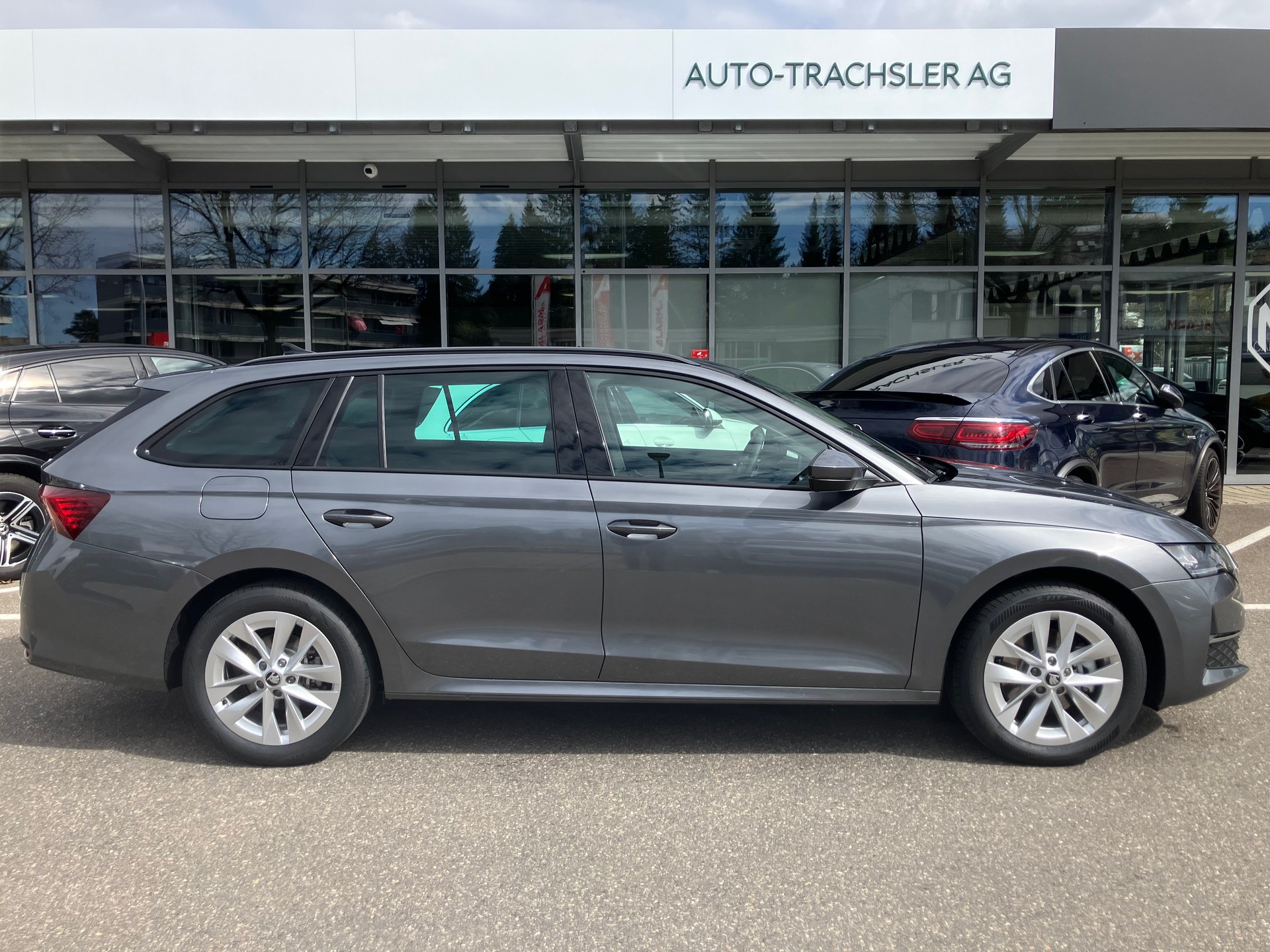 SKODA Octavia Combi 2.0 TSI DSG Selection 4x4-image-0